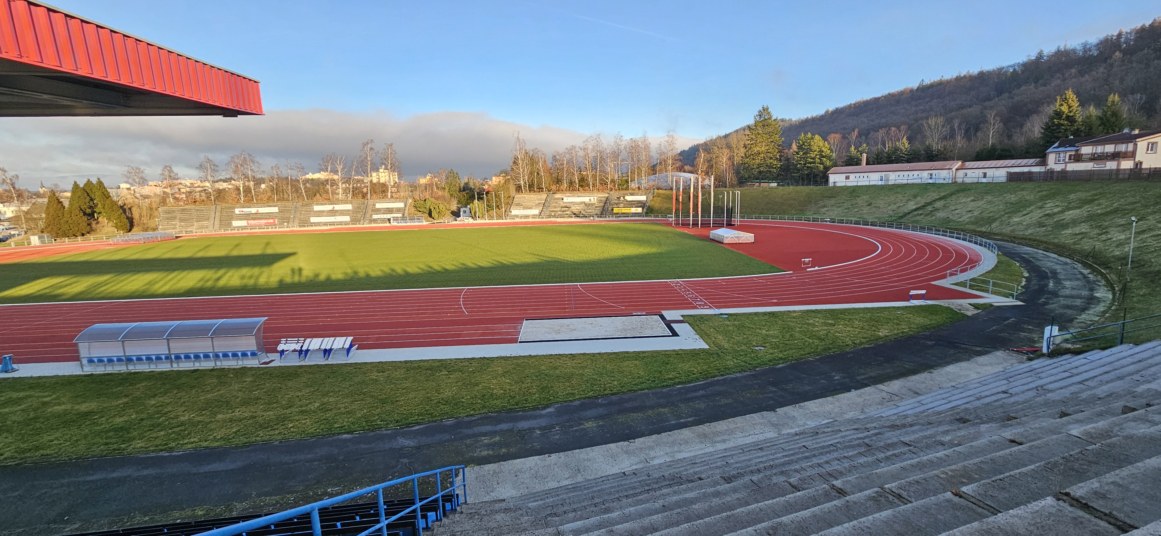 Atletický stadion Karlovy Vary foto 3
