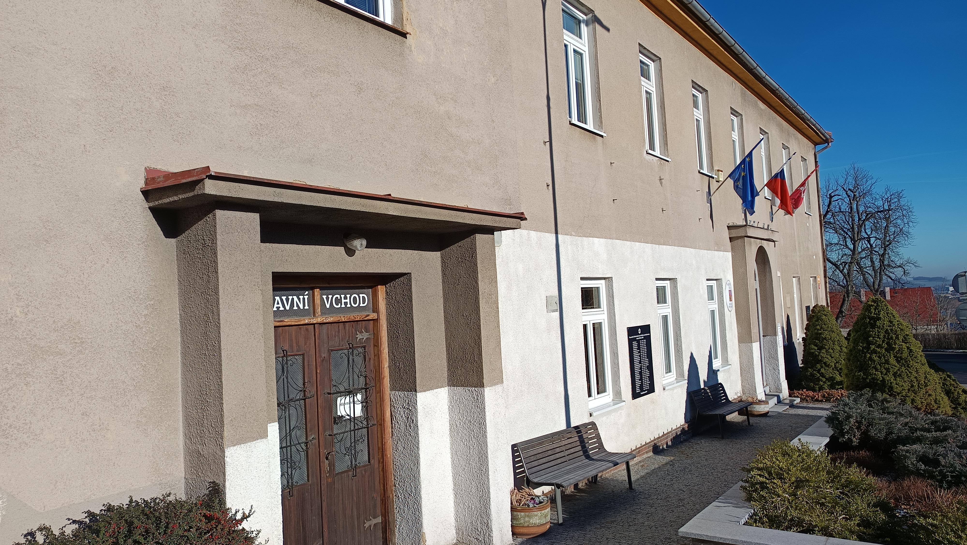 Mníšek pod Brdy - městský úřad foto 3