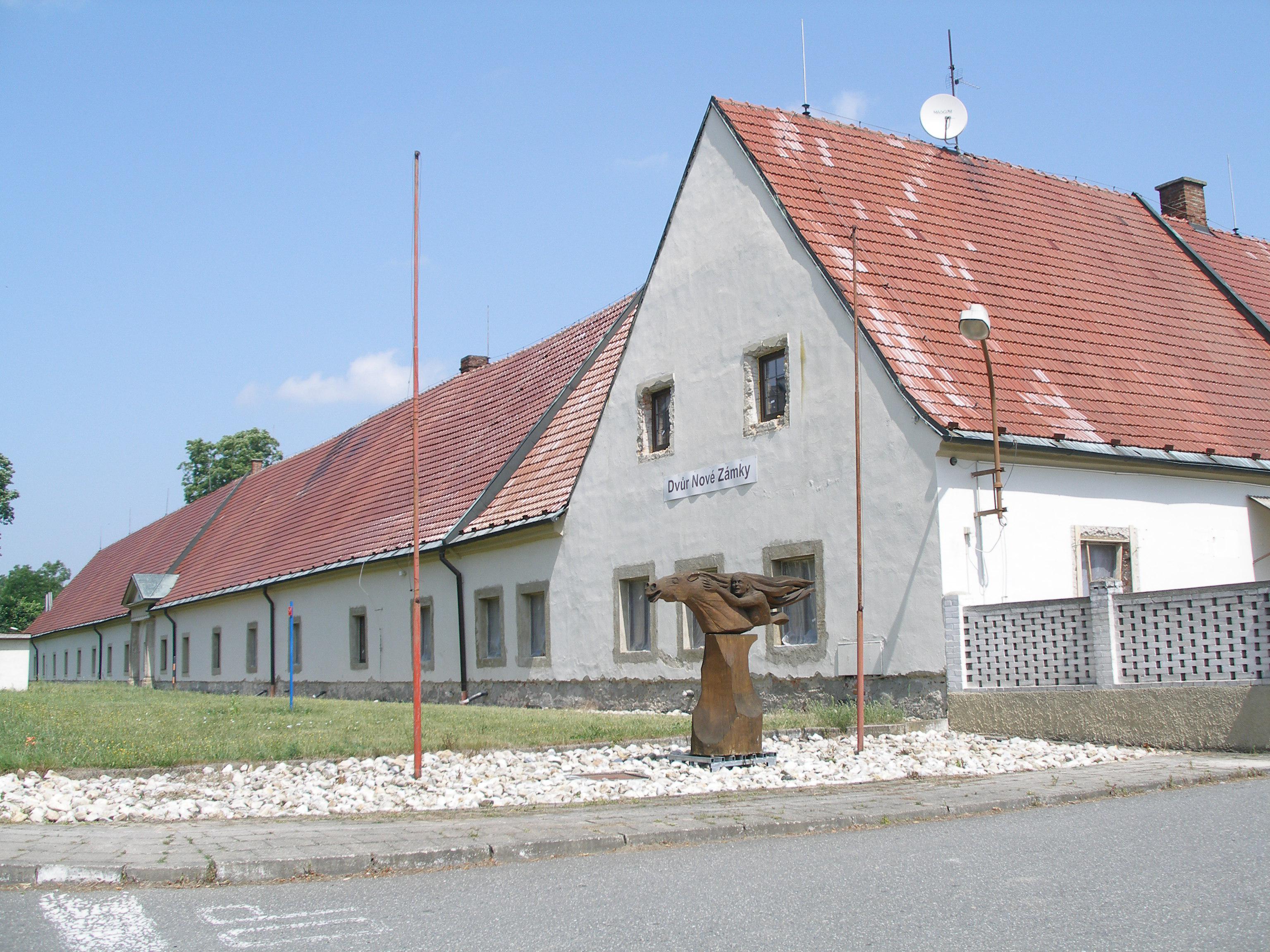 Dvůr Nové Zámky, spol. s r.o.