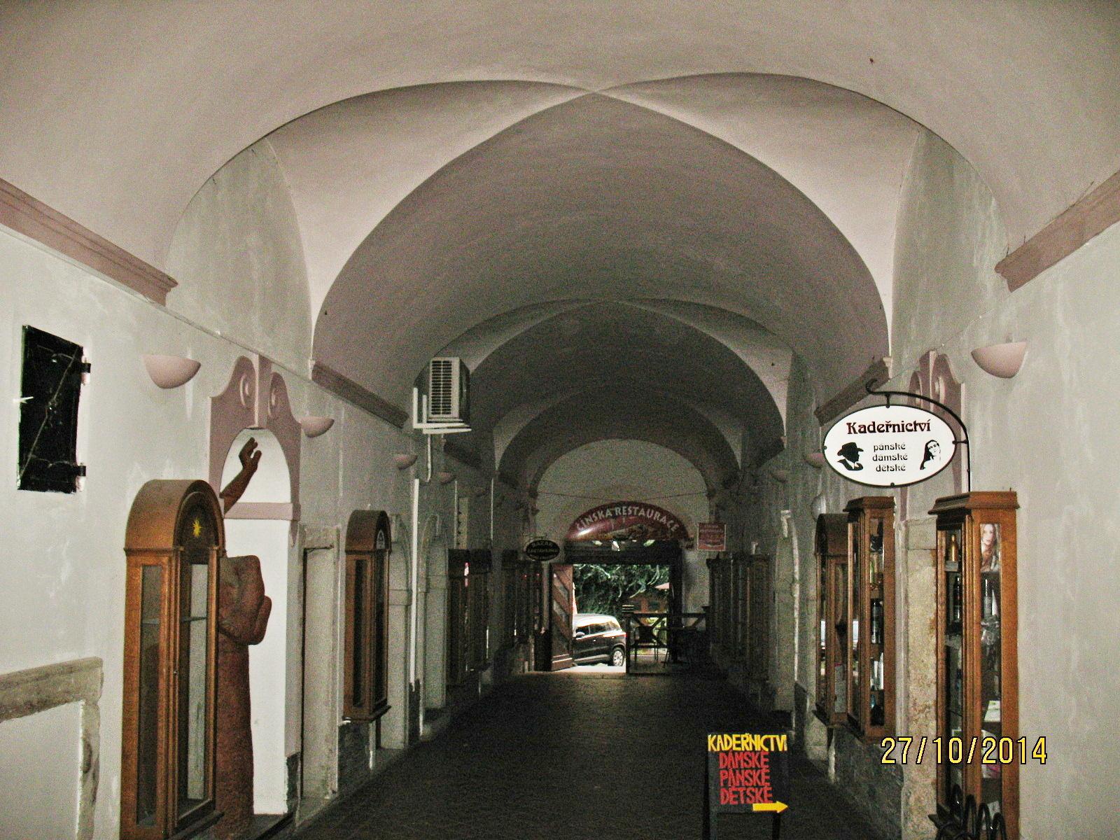 Kadeřnictví v průchodu foto 2