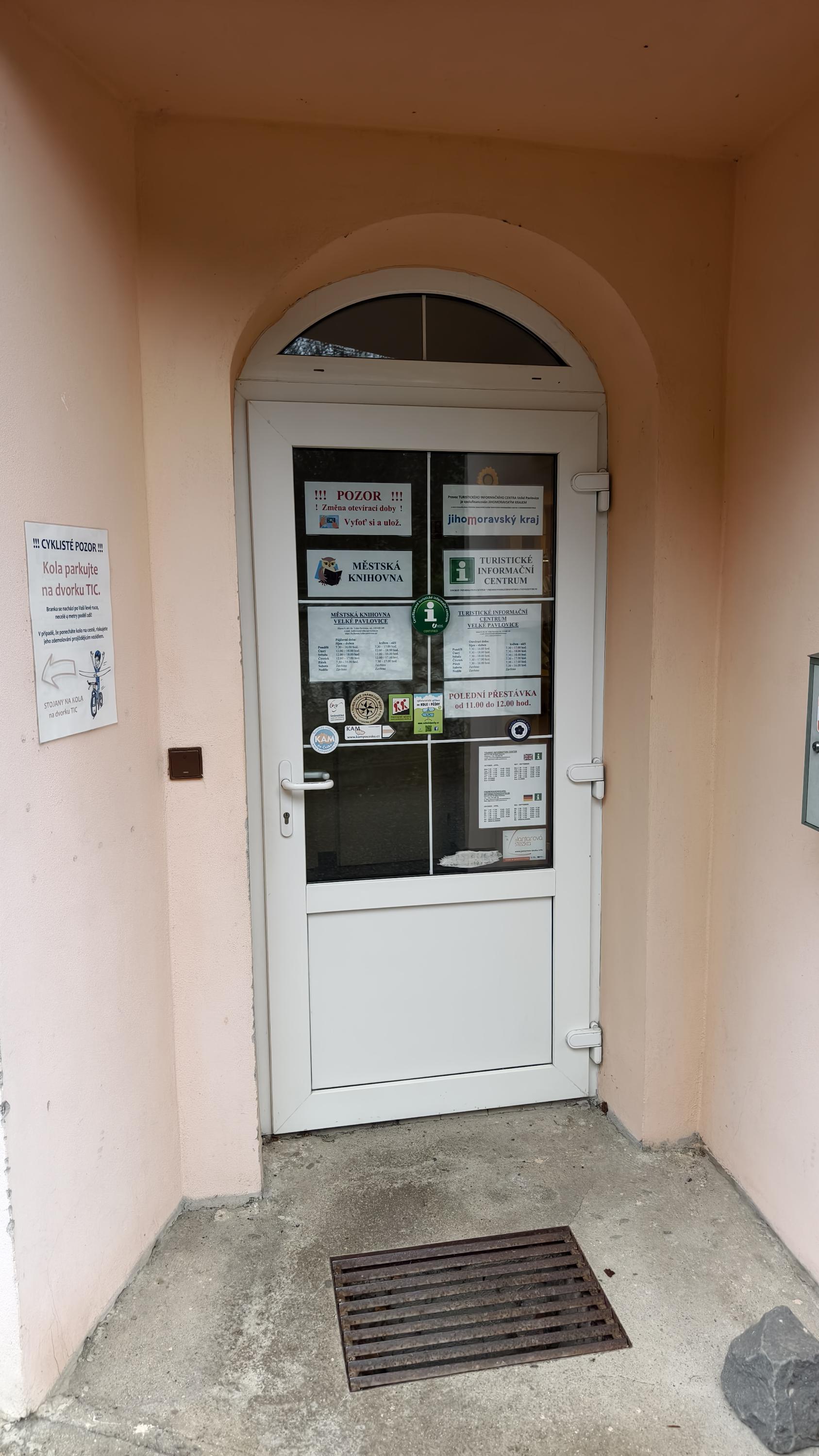 Městská knihovna Velké Pavlovice foto 2