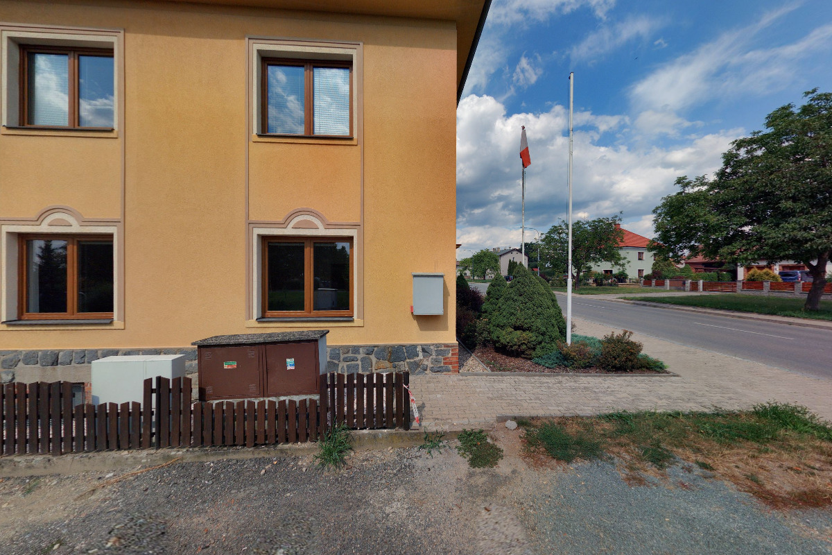 Bukovina nad Labem - obecní úřad foto 2