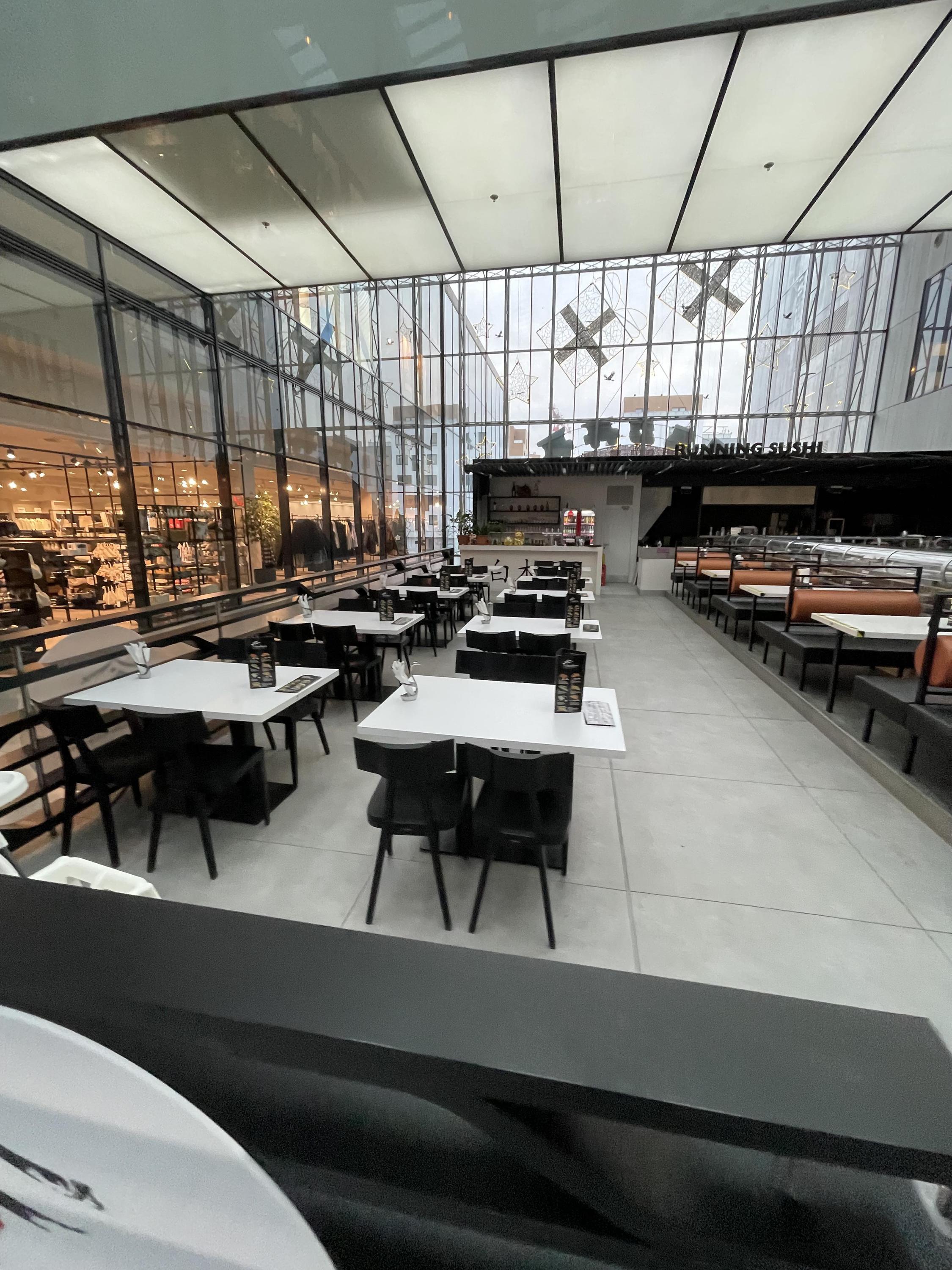Running sushi Shirokiya foto 3