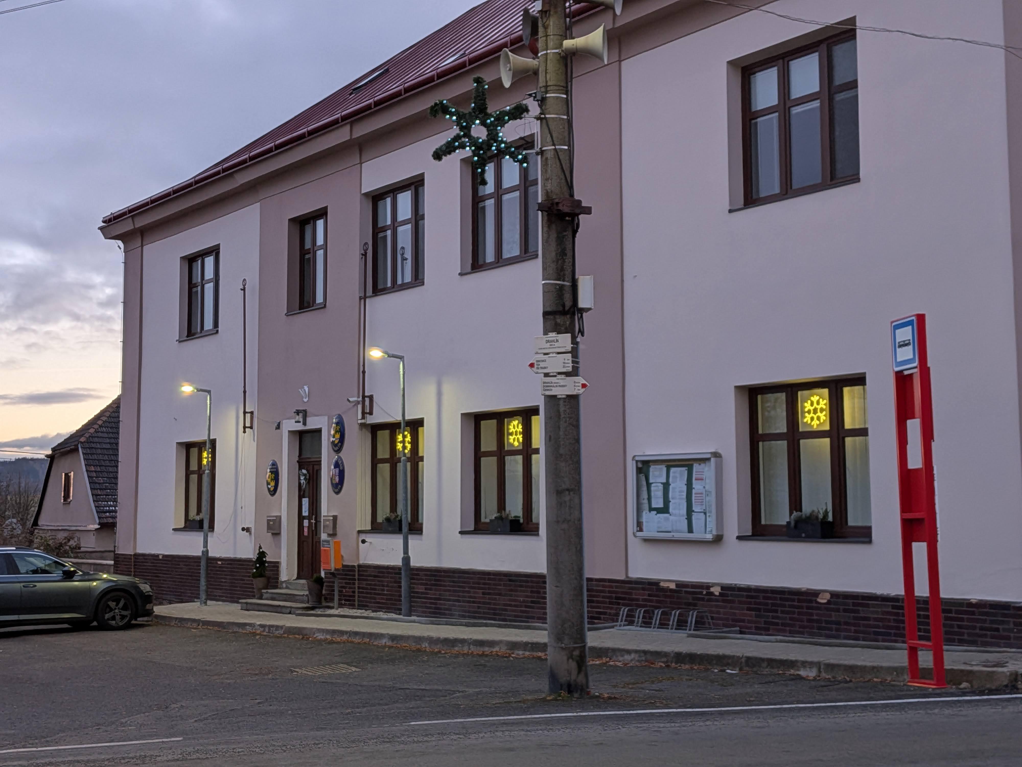 Drahlín - obecní úřad foto 3