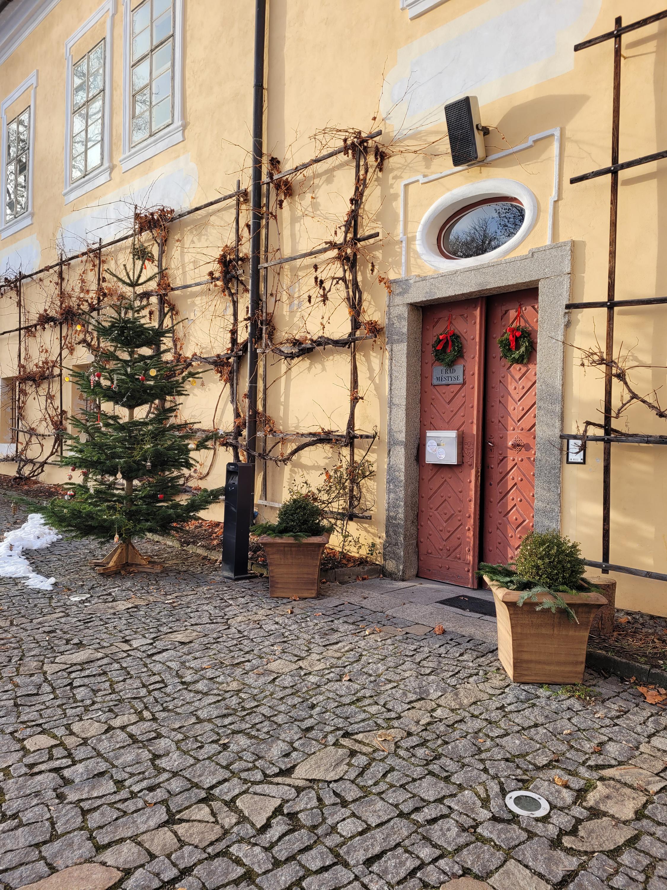 Čestice - úřad městyse foto 2