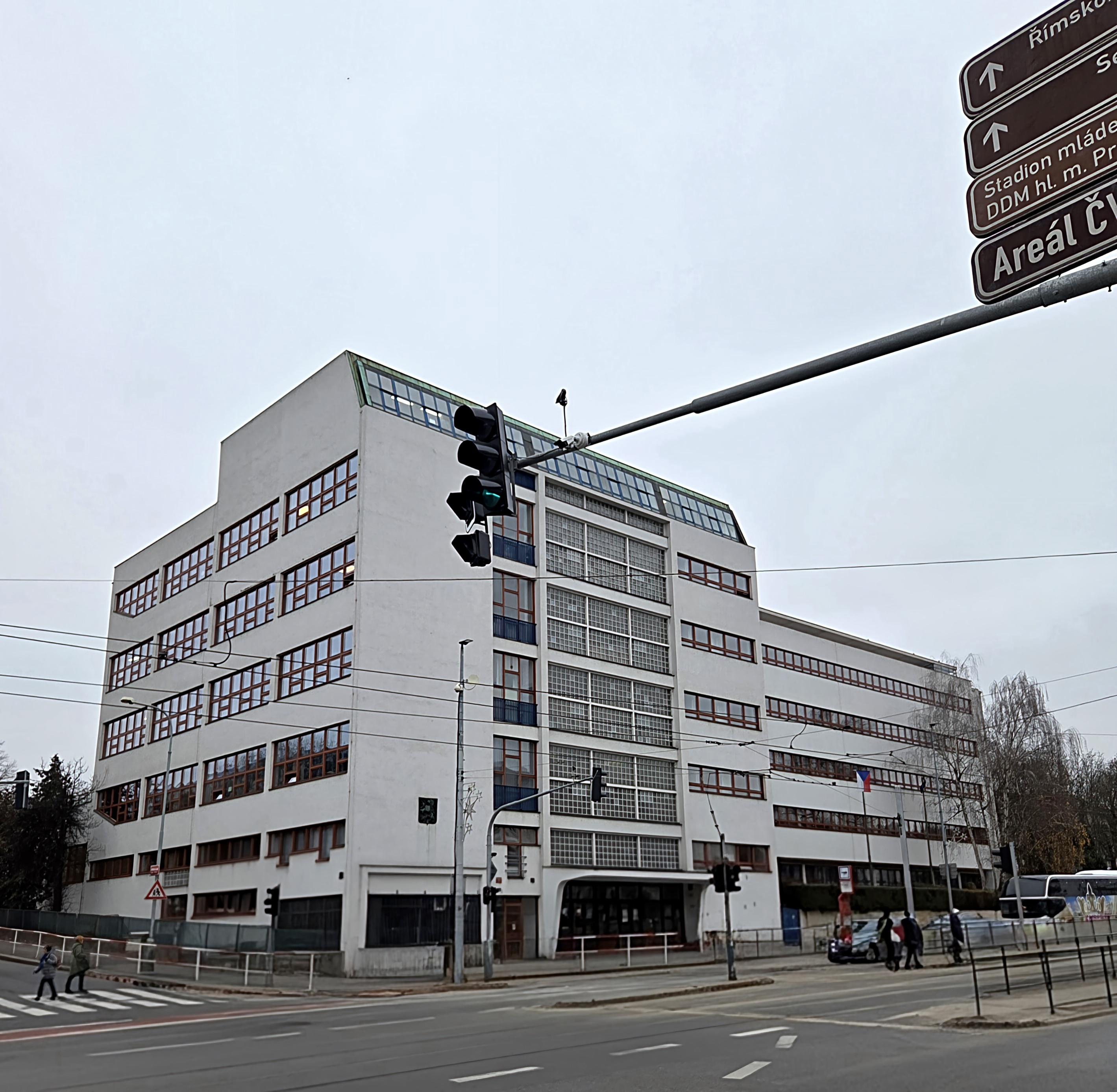 Vyšší odborná škola pedagogická a sociální, Praha 6, Evropská 33 foto 4