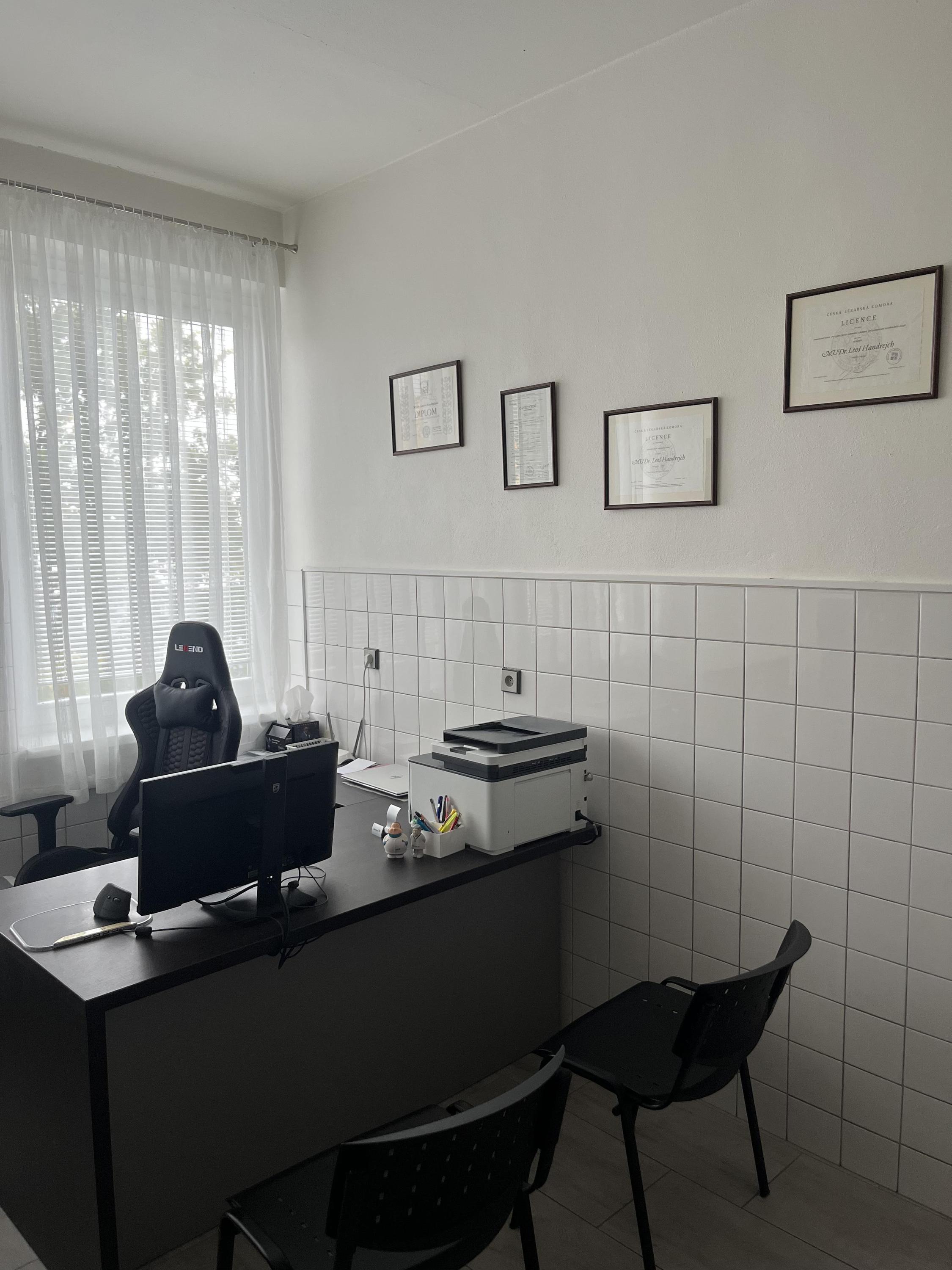 MUDr. Leoš Handrejch s.r.o. foto 3