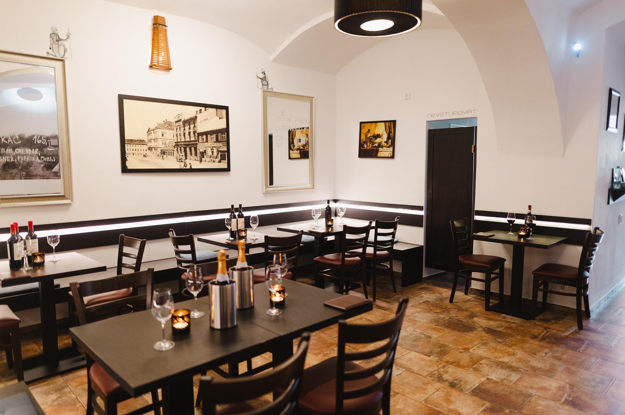 Vinárna Pod Zámkem