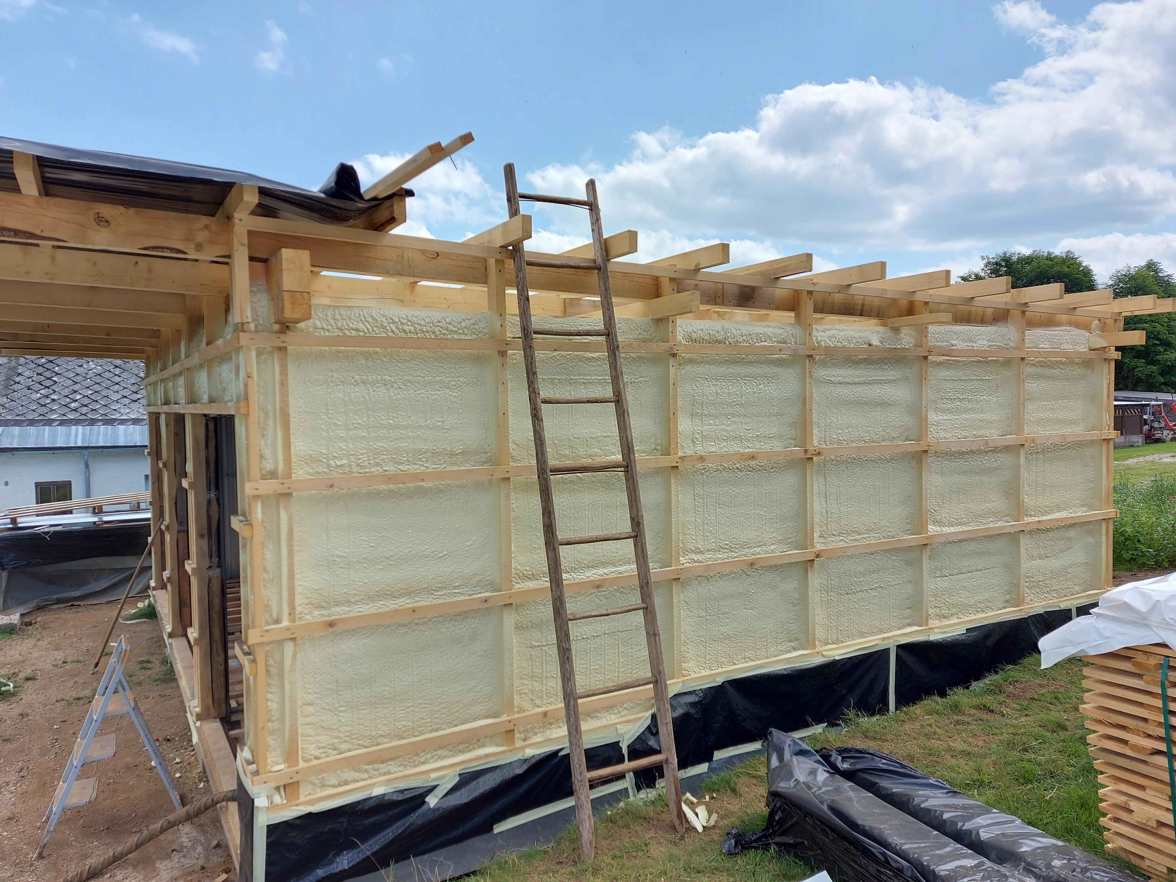 Stříkaná pěnová izolace foto 3