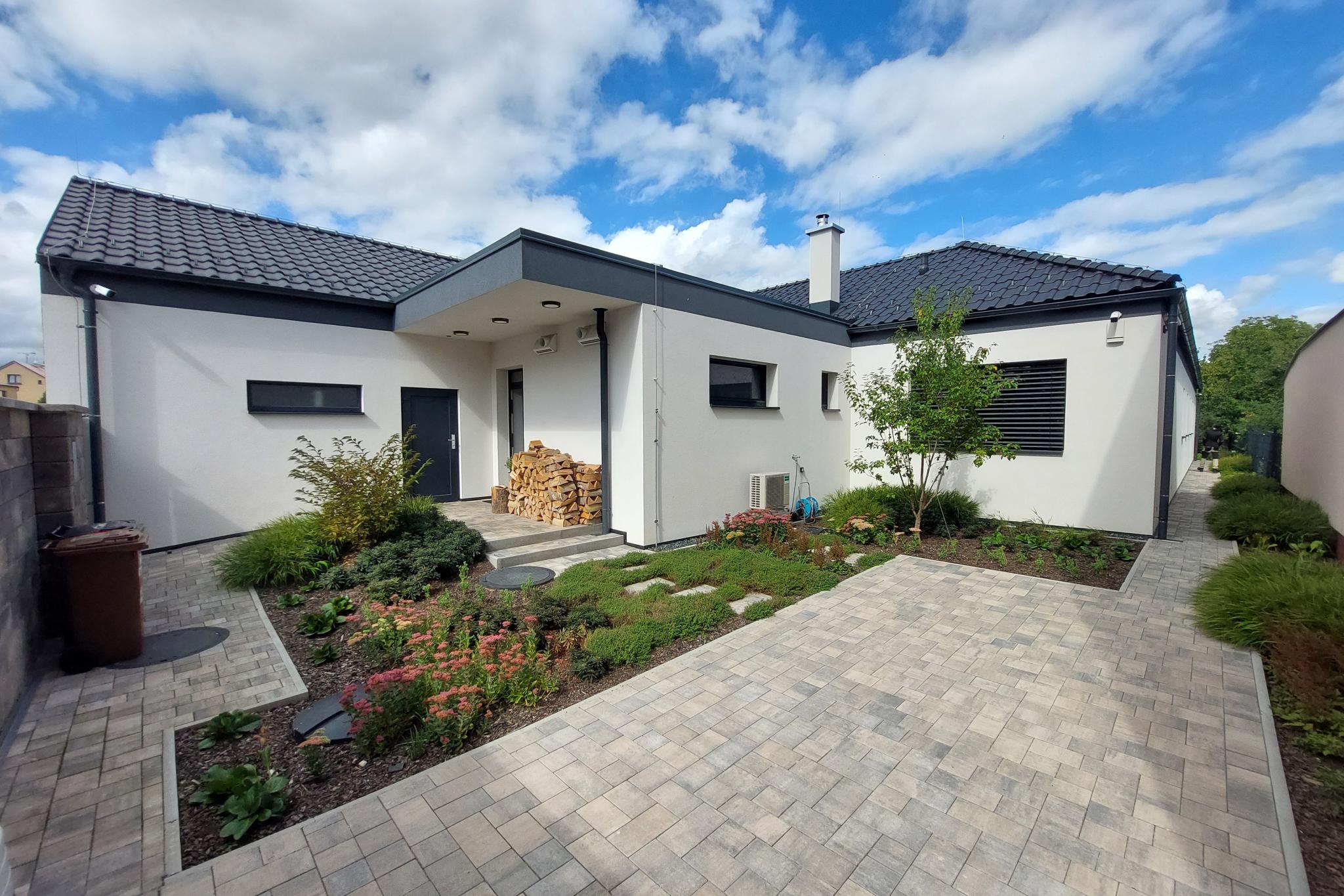 AMADENIS - stavební firma foto 1