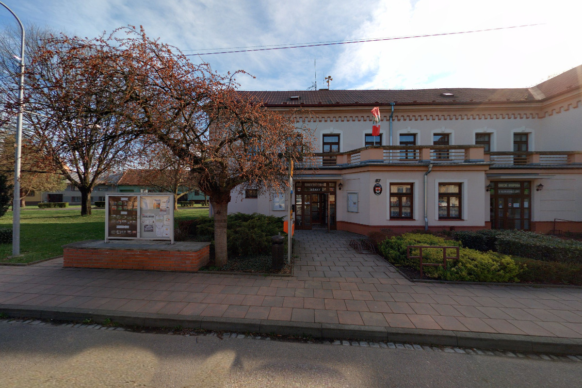 Břest - obecní úřad foto 2