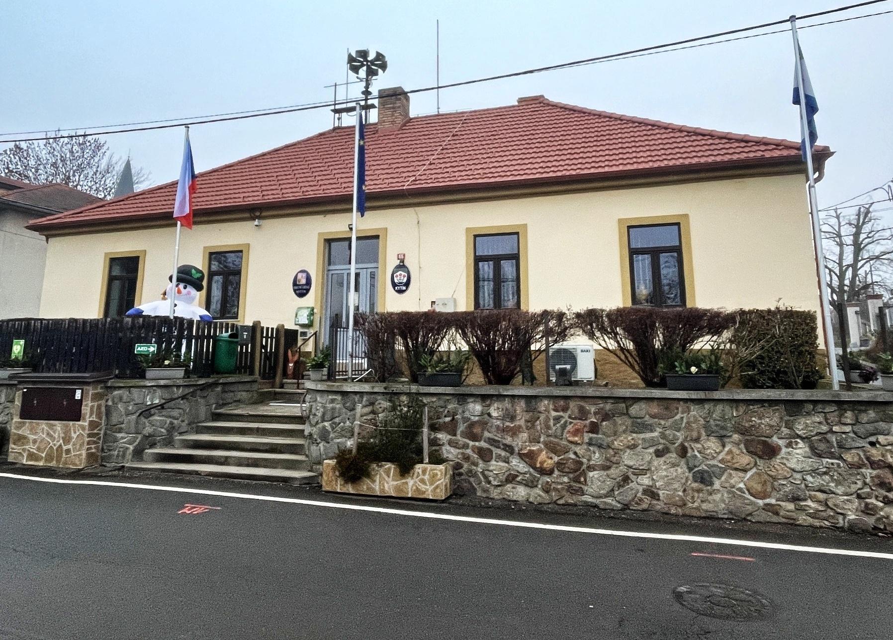 Kytín - obecní úřad foto 2