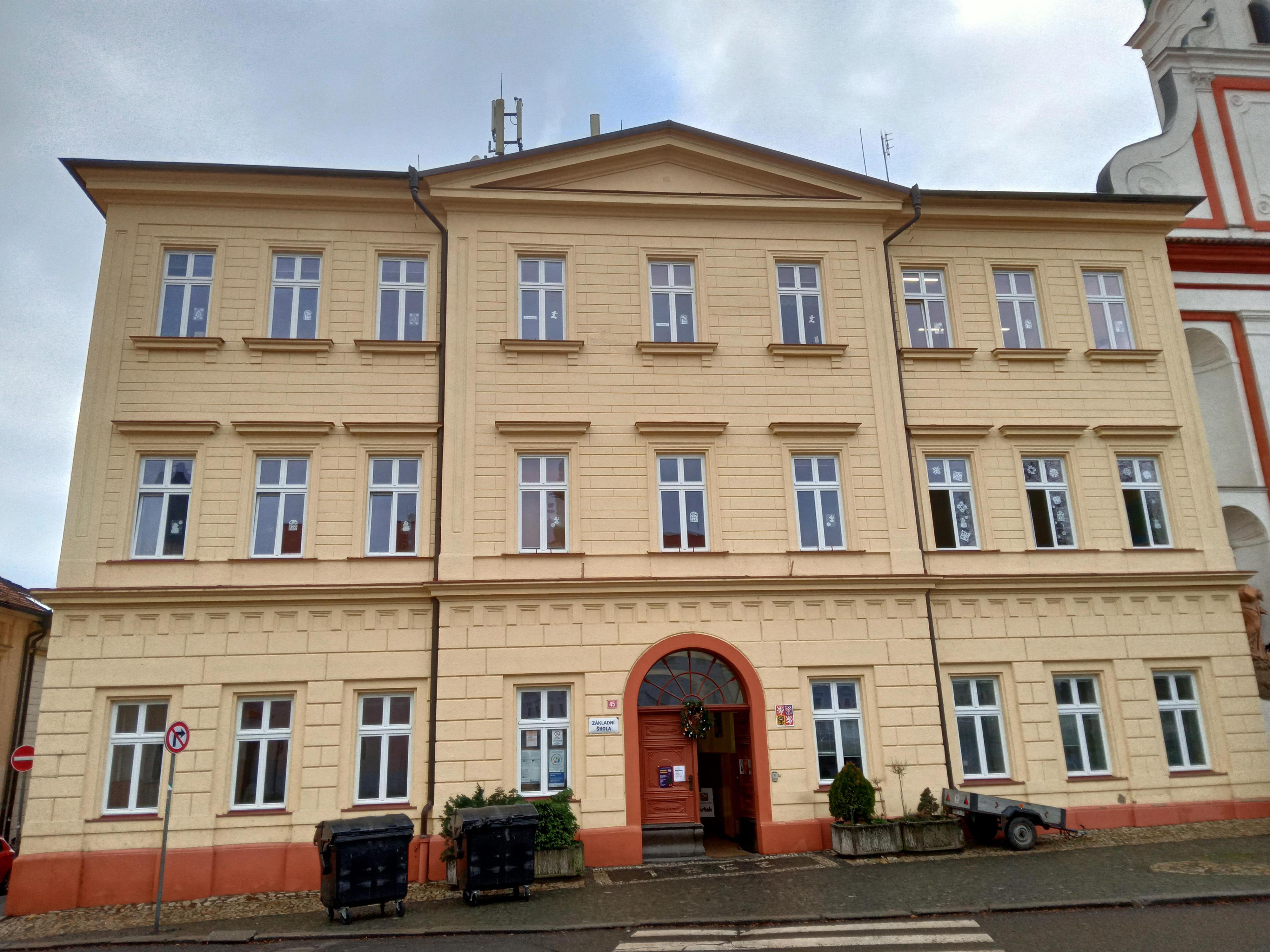 Základní škola a Mateřská škola Tábor, náměstí Mikuláše z Husi 45 foto 3