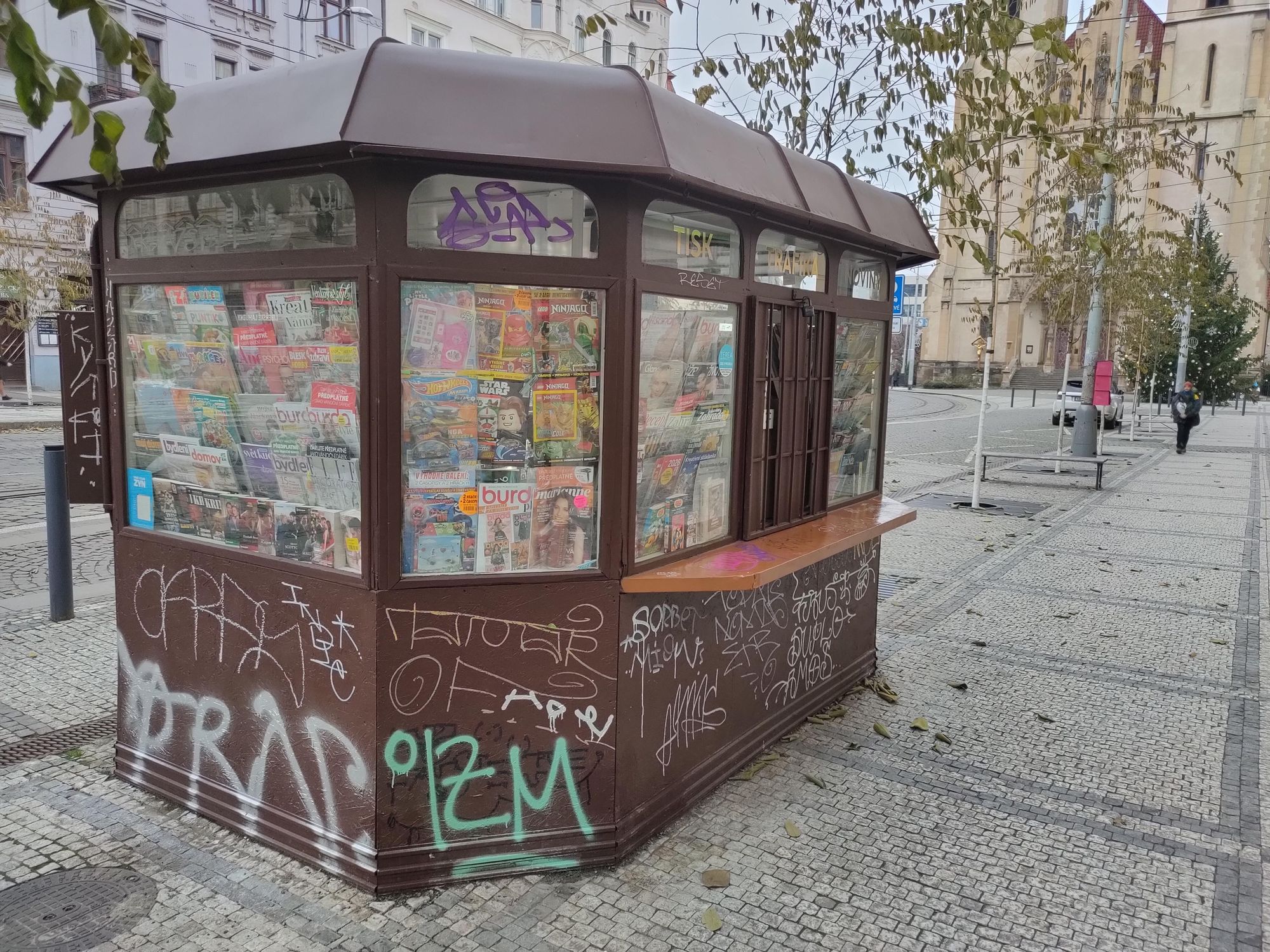 Novinový stánek Strossmayerovo náměstí foto 1