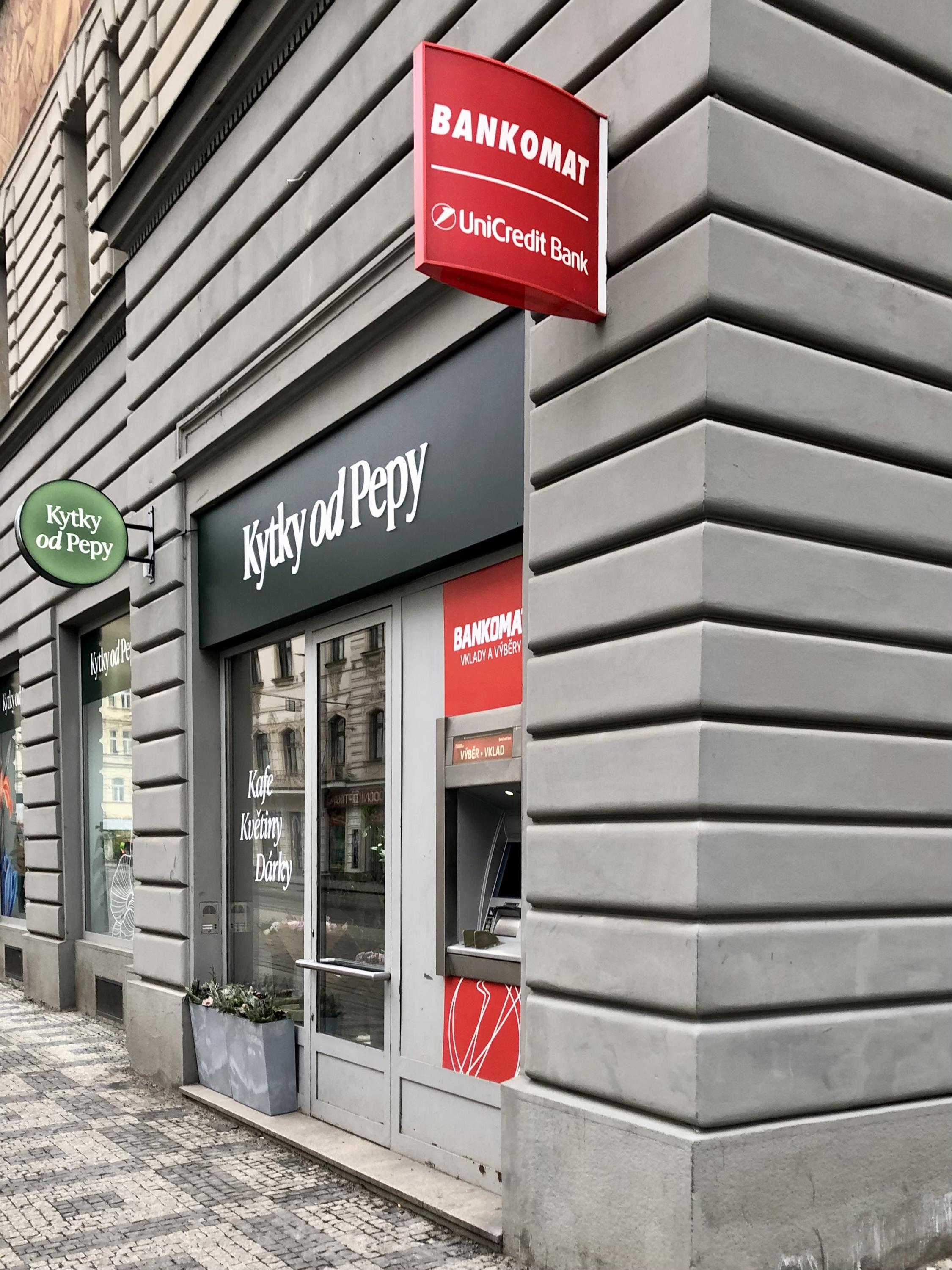 Bankomat UniCredit Bank Czech Republic foto 3