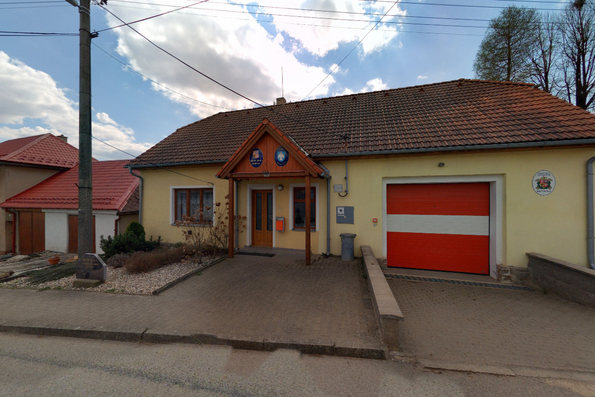 Brtnička - obecní úřad foto 2