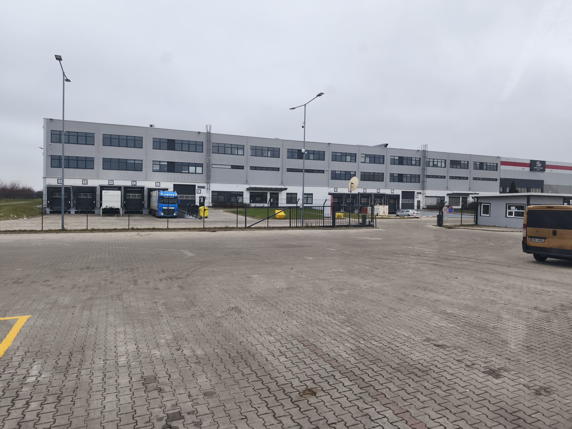 P3 Logistic park Prague D6 foto 1