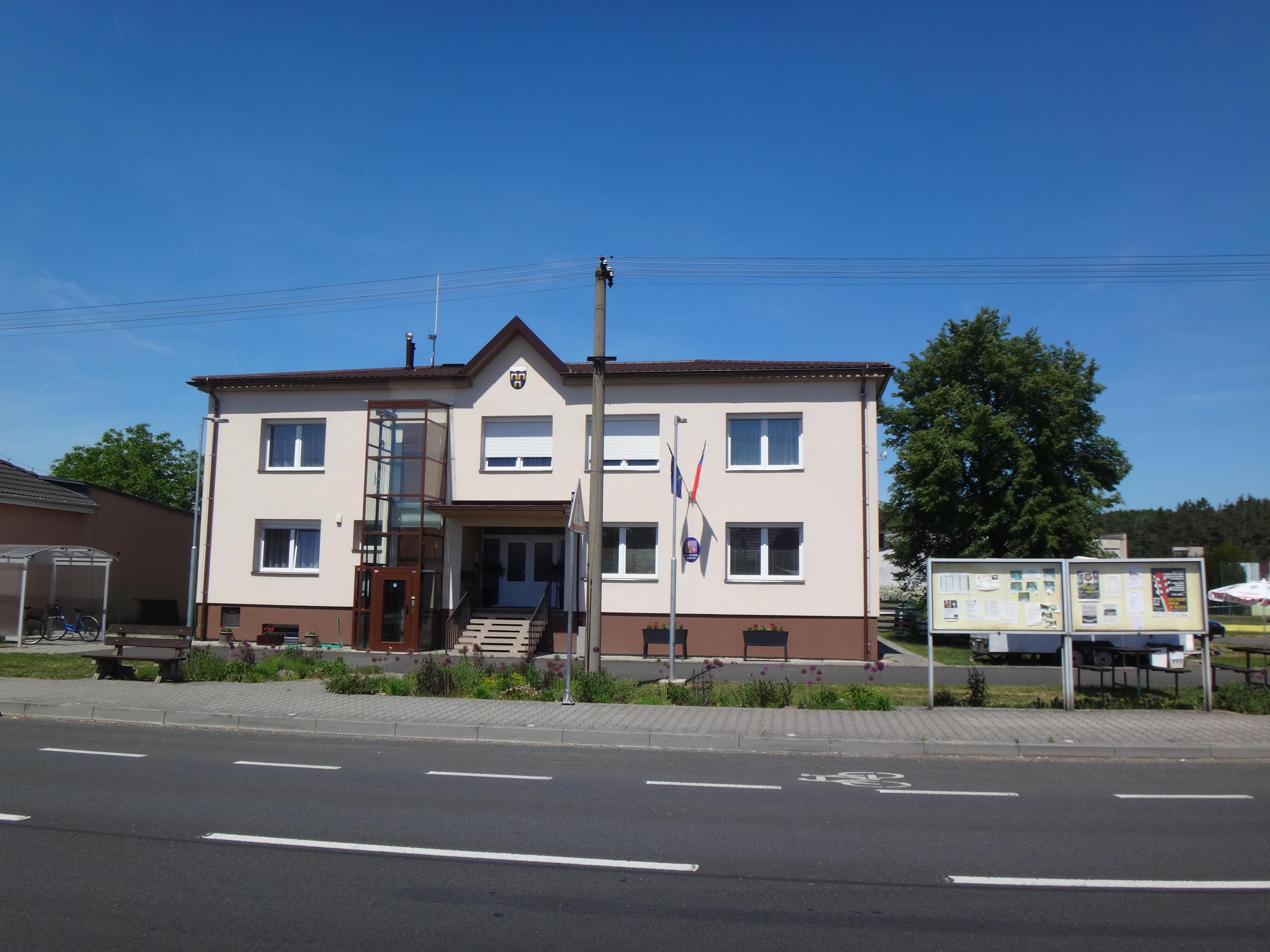 Tři Dvory - obecní úřad foto 3