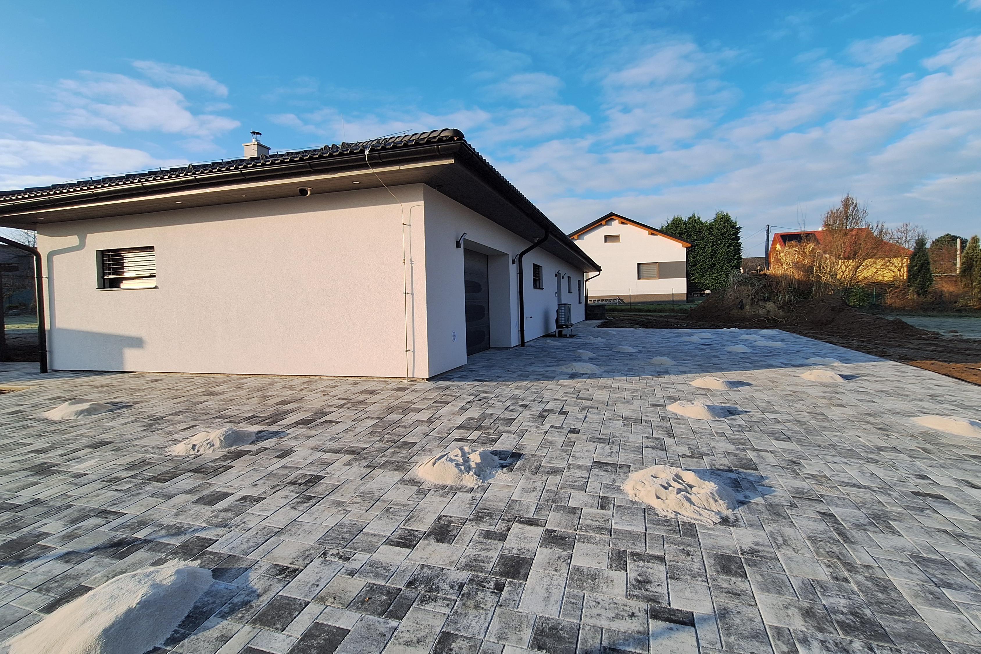 LUKASTAV Ostrava - realizace obkladů a dlažeb foto 1