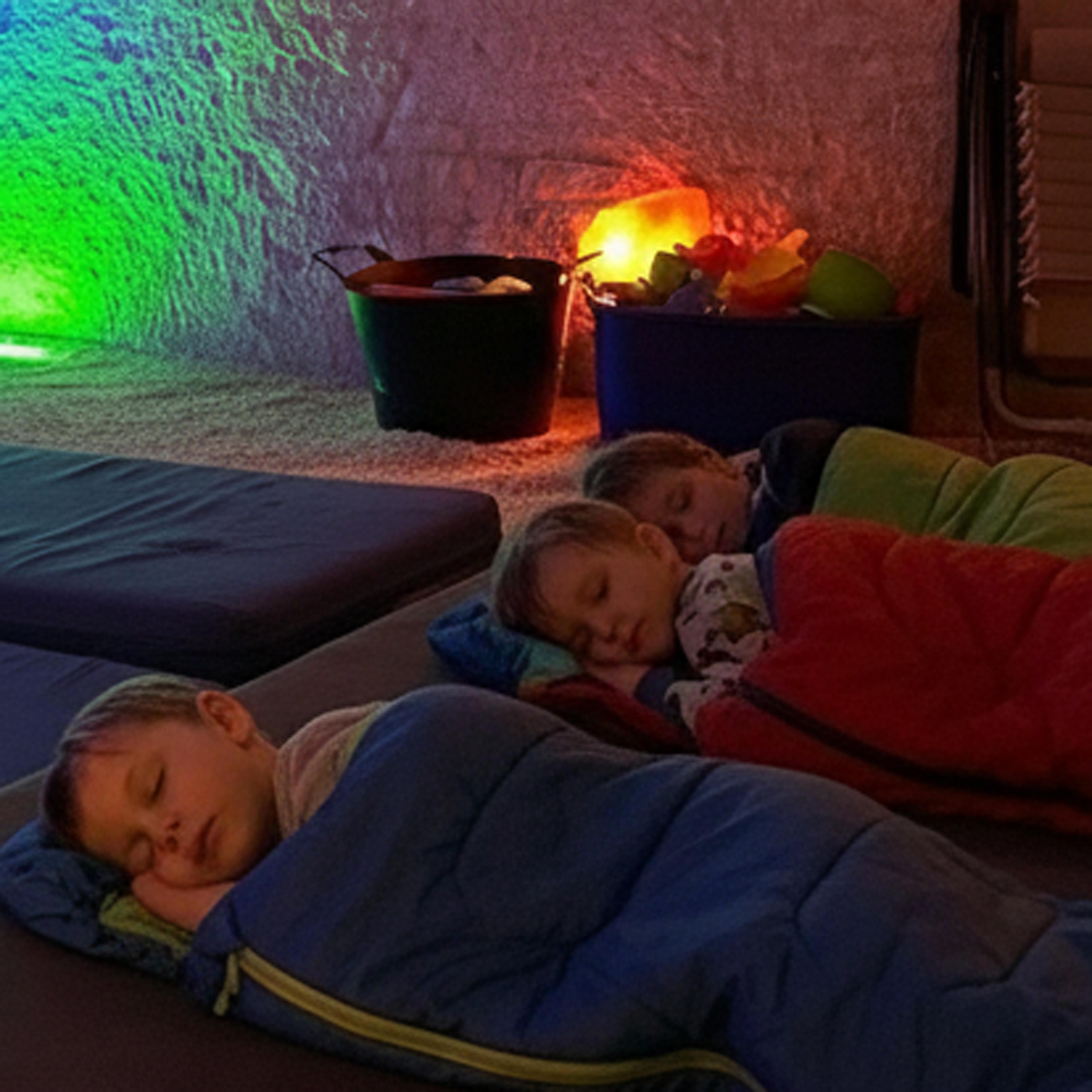 Noc v solné jeskyni Praha Letňany