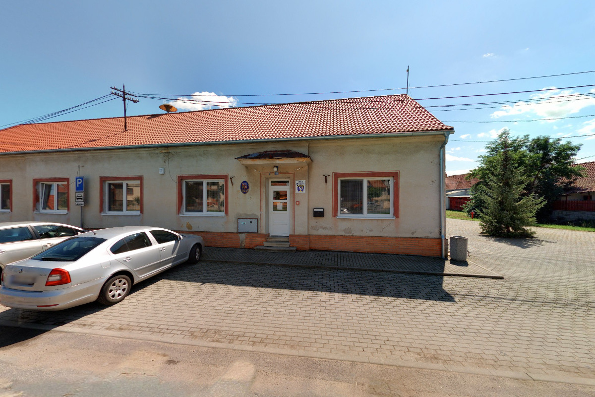 Břežany - obecní úřad foto 2