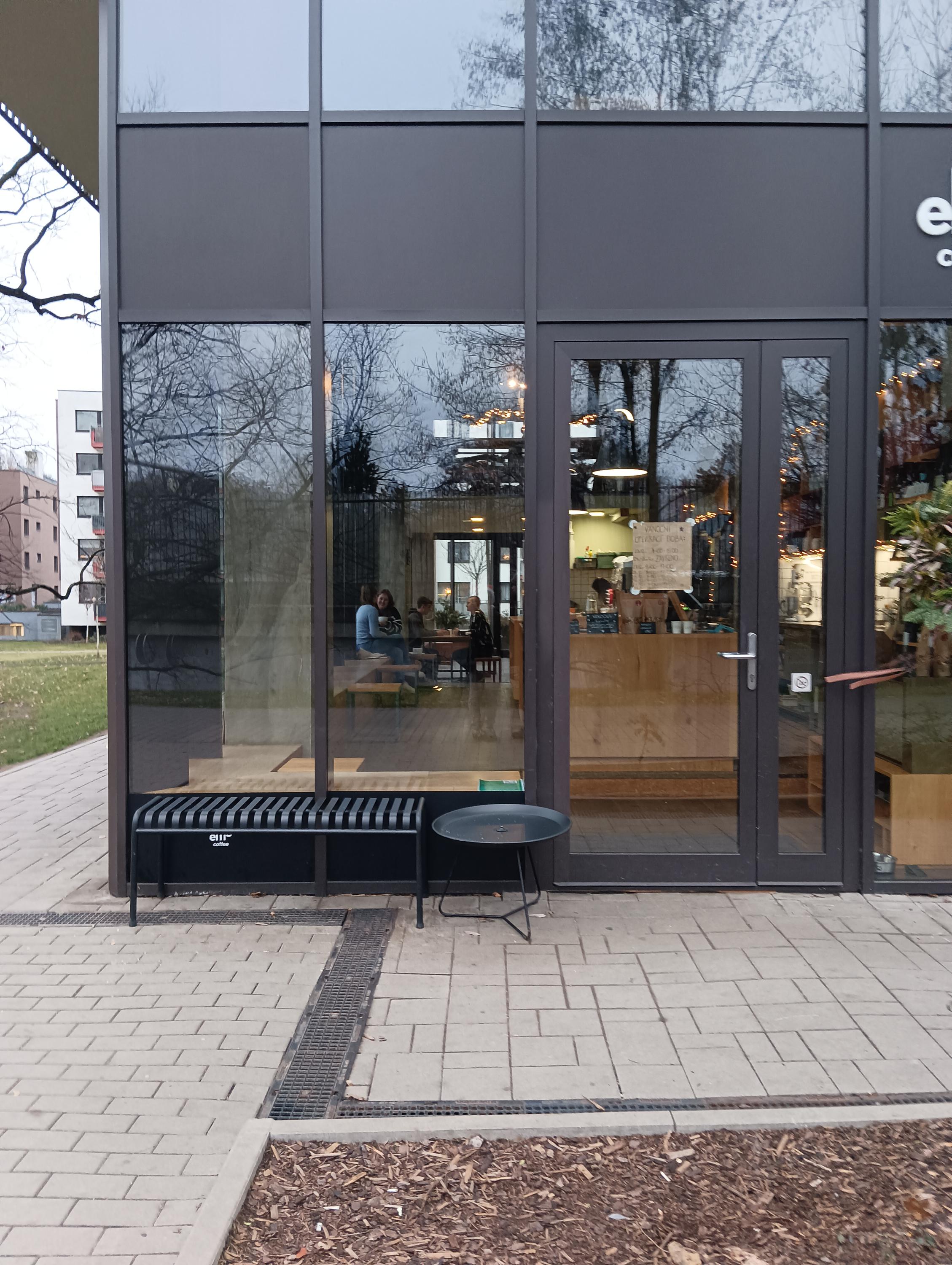 eM3 Store foto 5