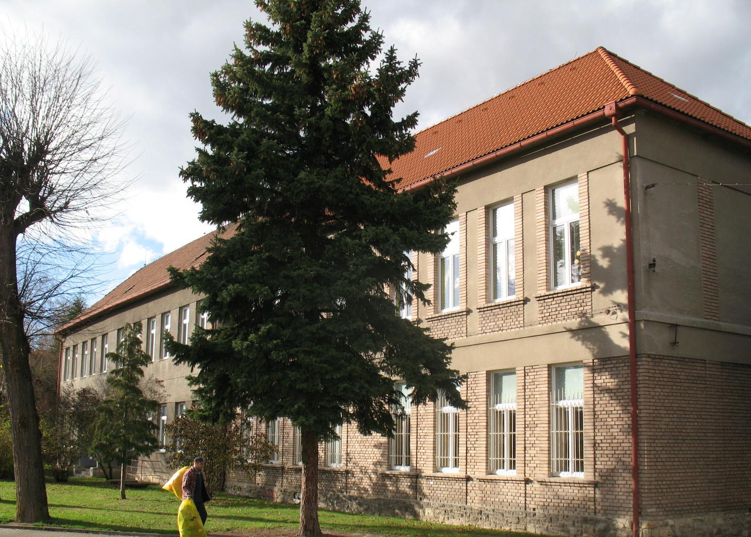 Základní škola Lenešice, okres Louny foto 4