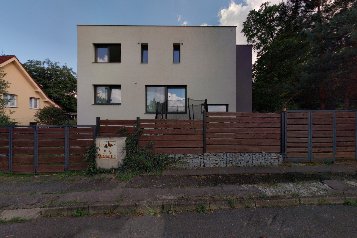 Centrum V trávě