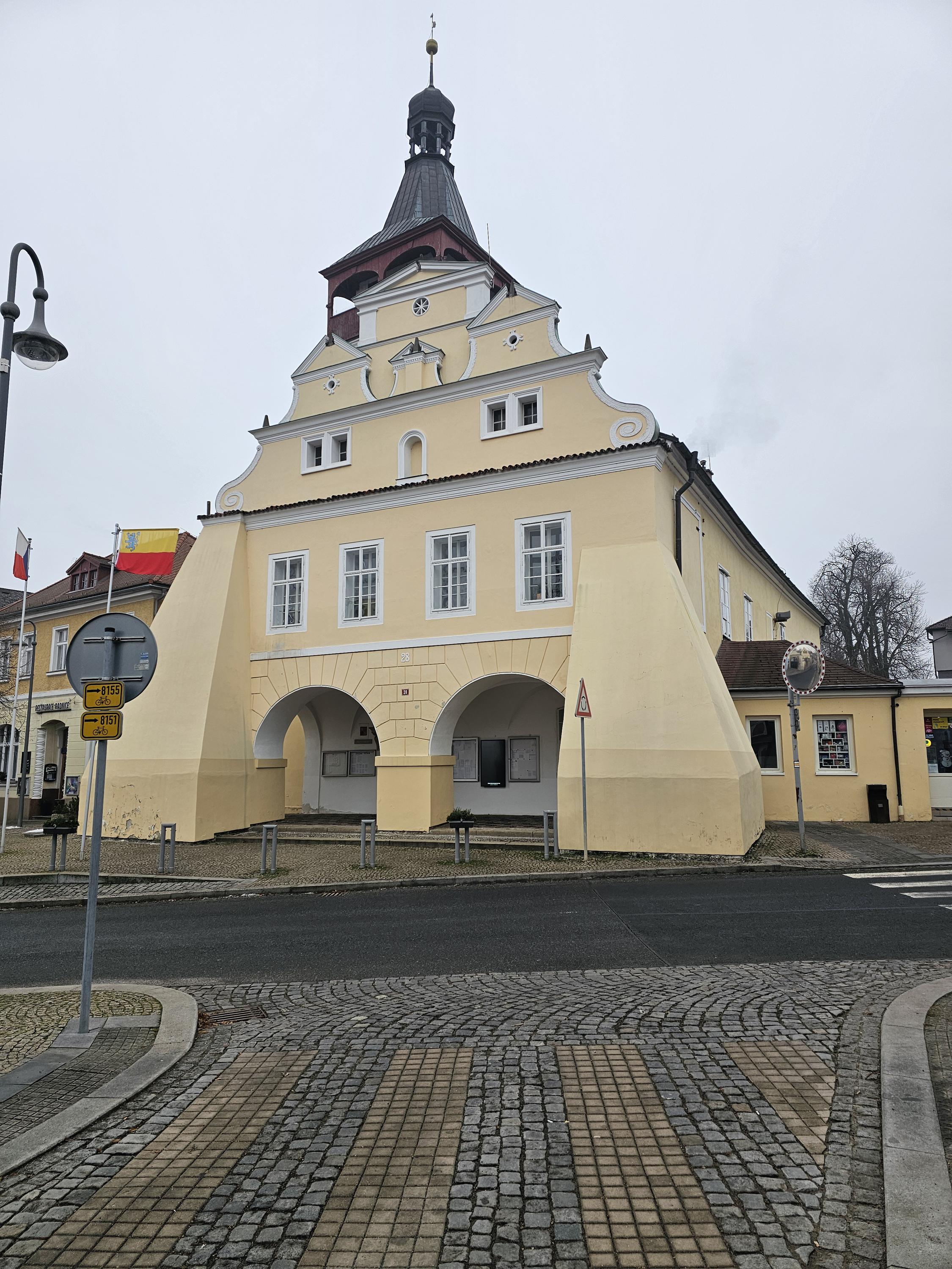 Dobrovice - městský úřad foto 3