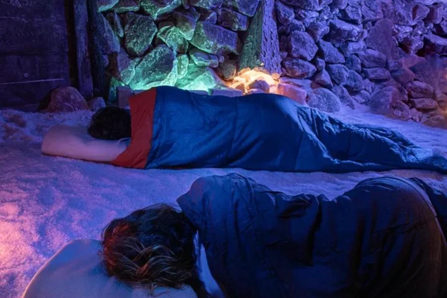 Privátní noční pobyt v solné jeskyni Praha.