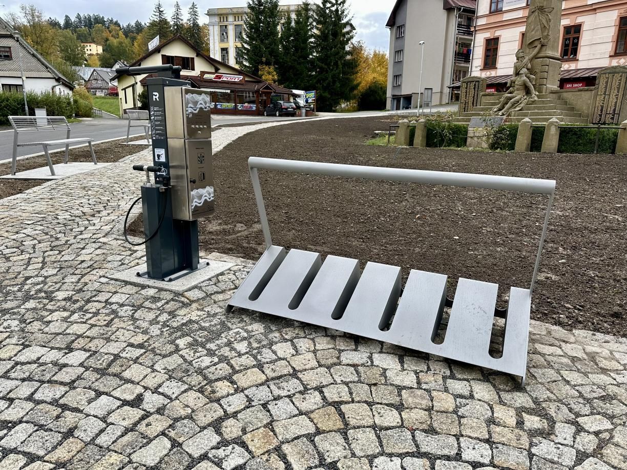 Nabíjecí stanice pro elektrokola Rokytnice nad Jizerou foto 2