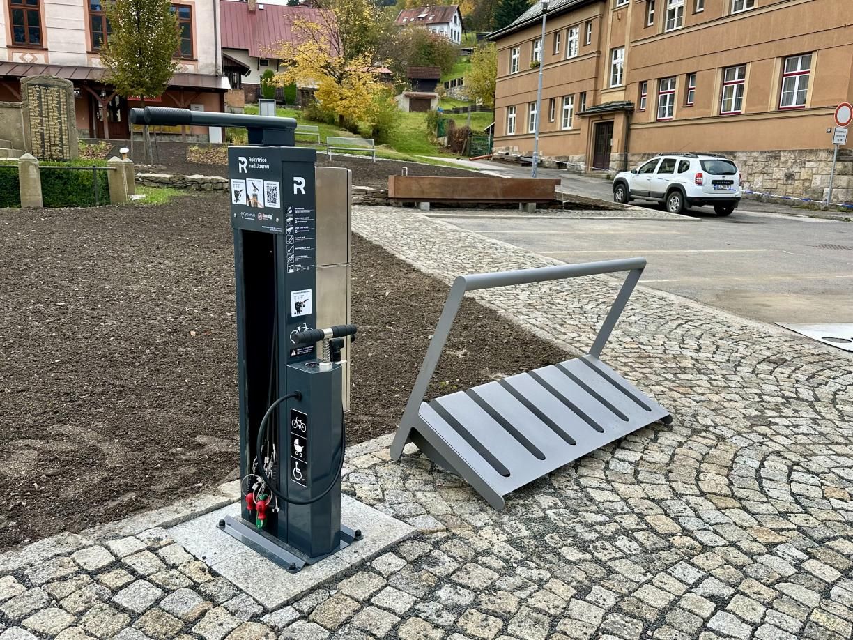 Nabíjecí stanice pro elektrokola Rokytnice nad Jizerou foto 1