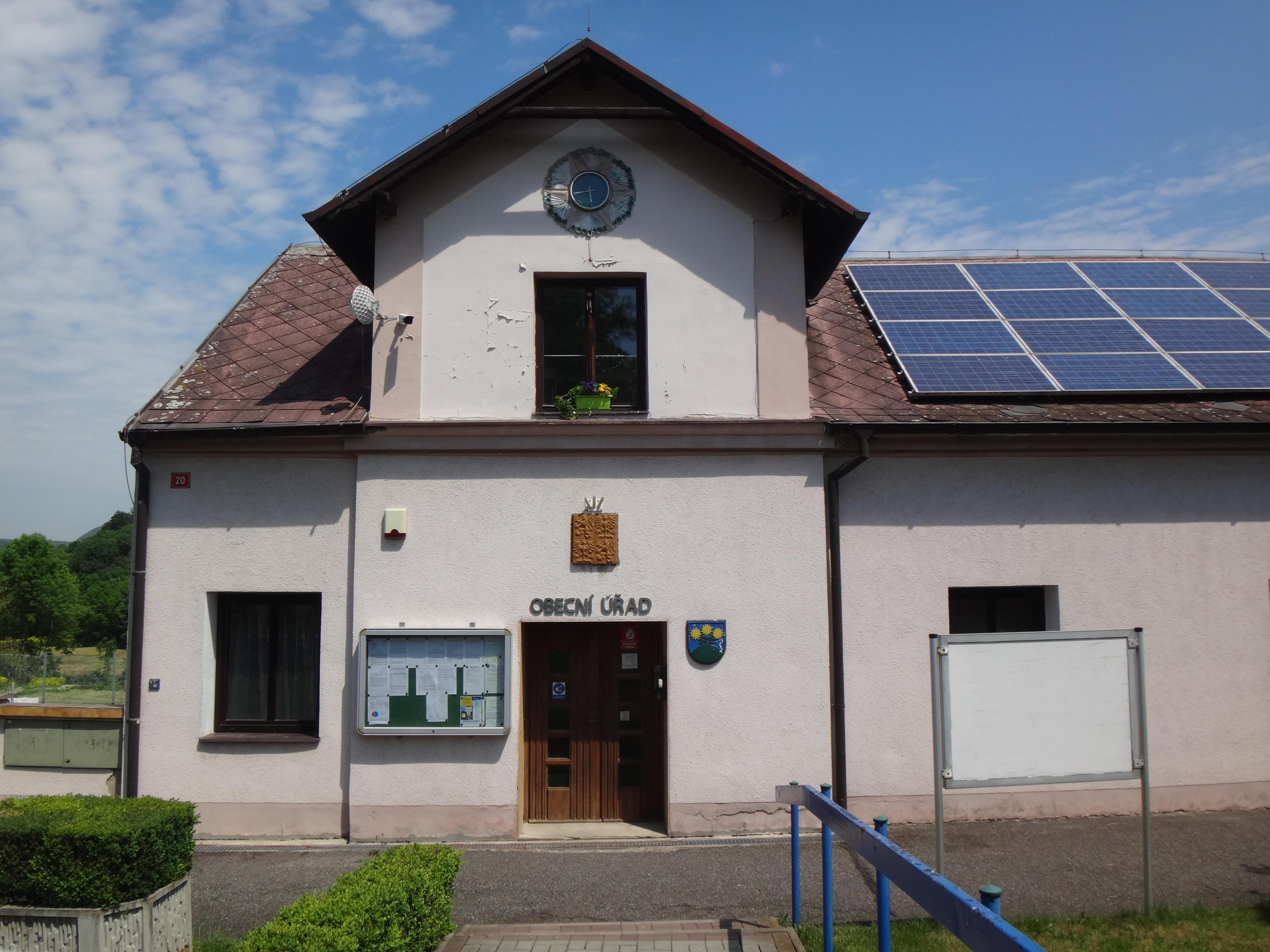 Korozluky - obecní úřad foto 2