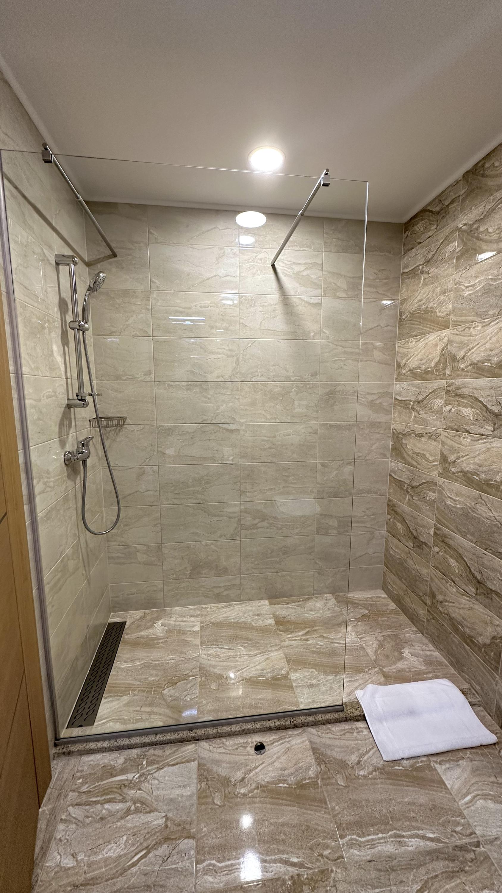 AZZA - Hotel & Restaurant foto 4