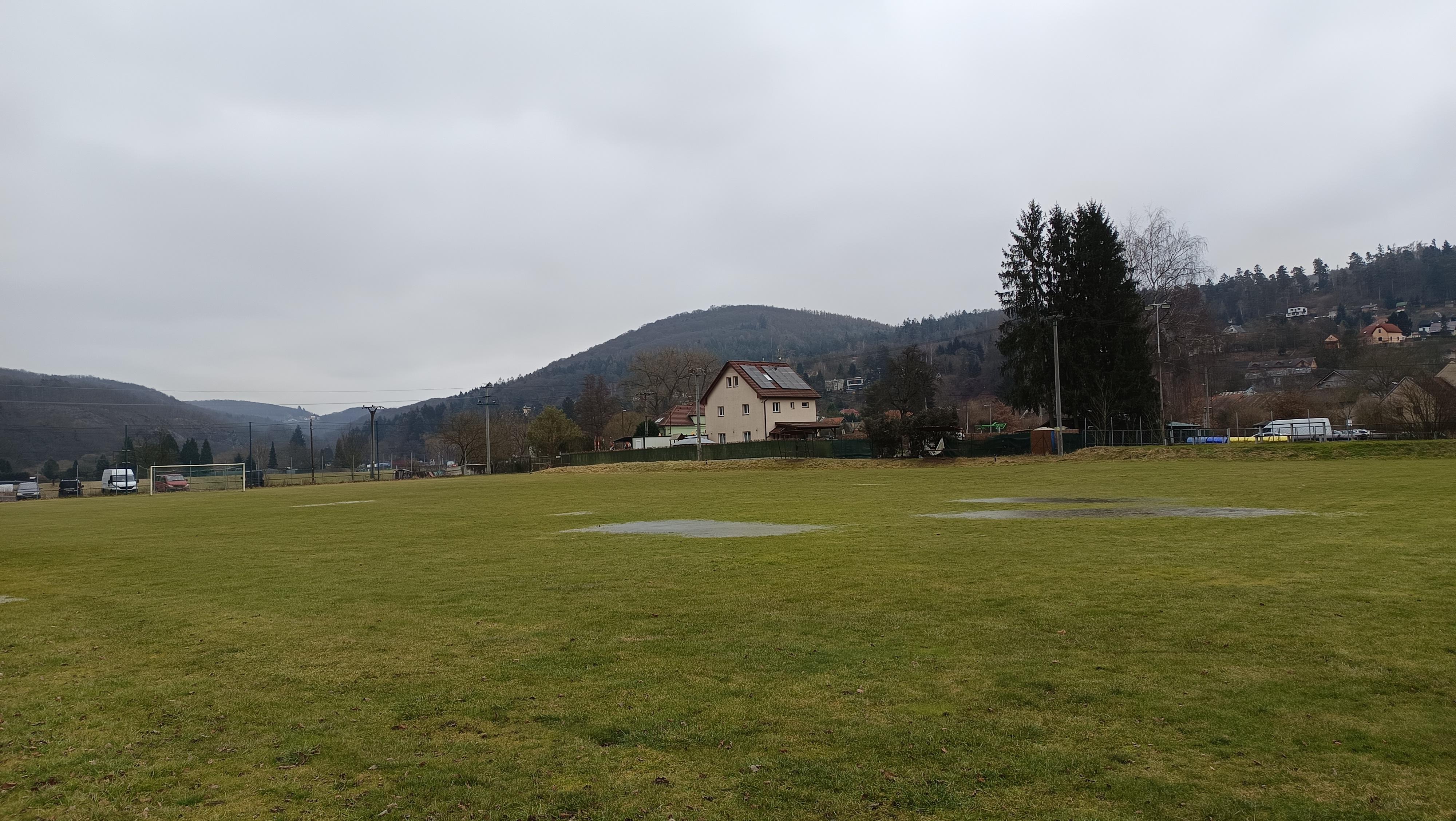 Fotbalové hřiště Hradištko - Pikovice