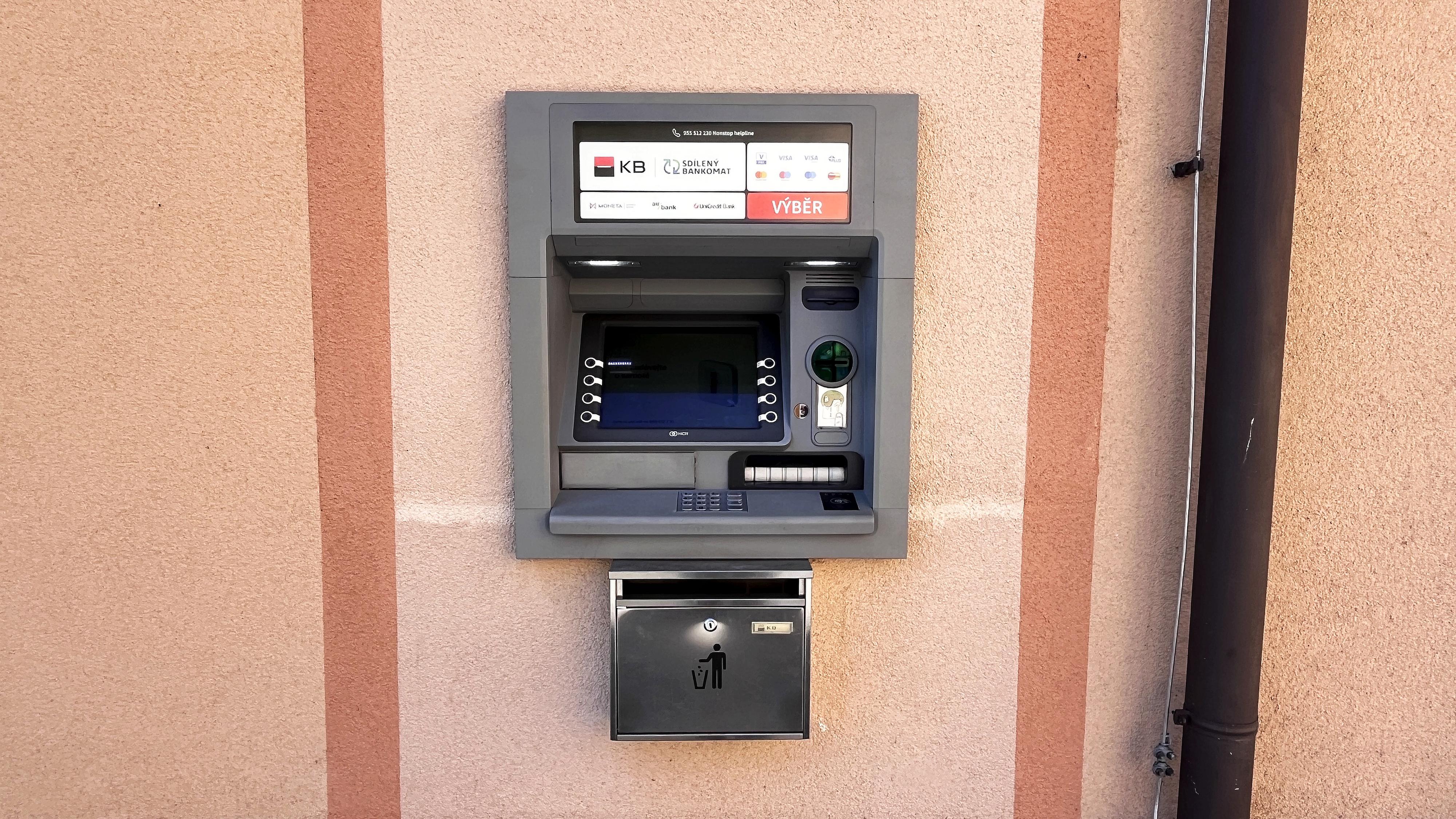 Bankomat Komerční banky foto 2