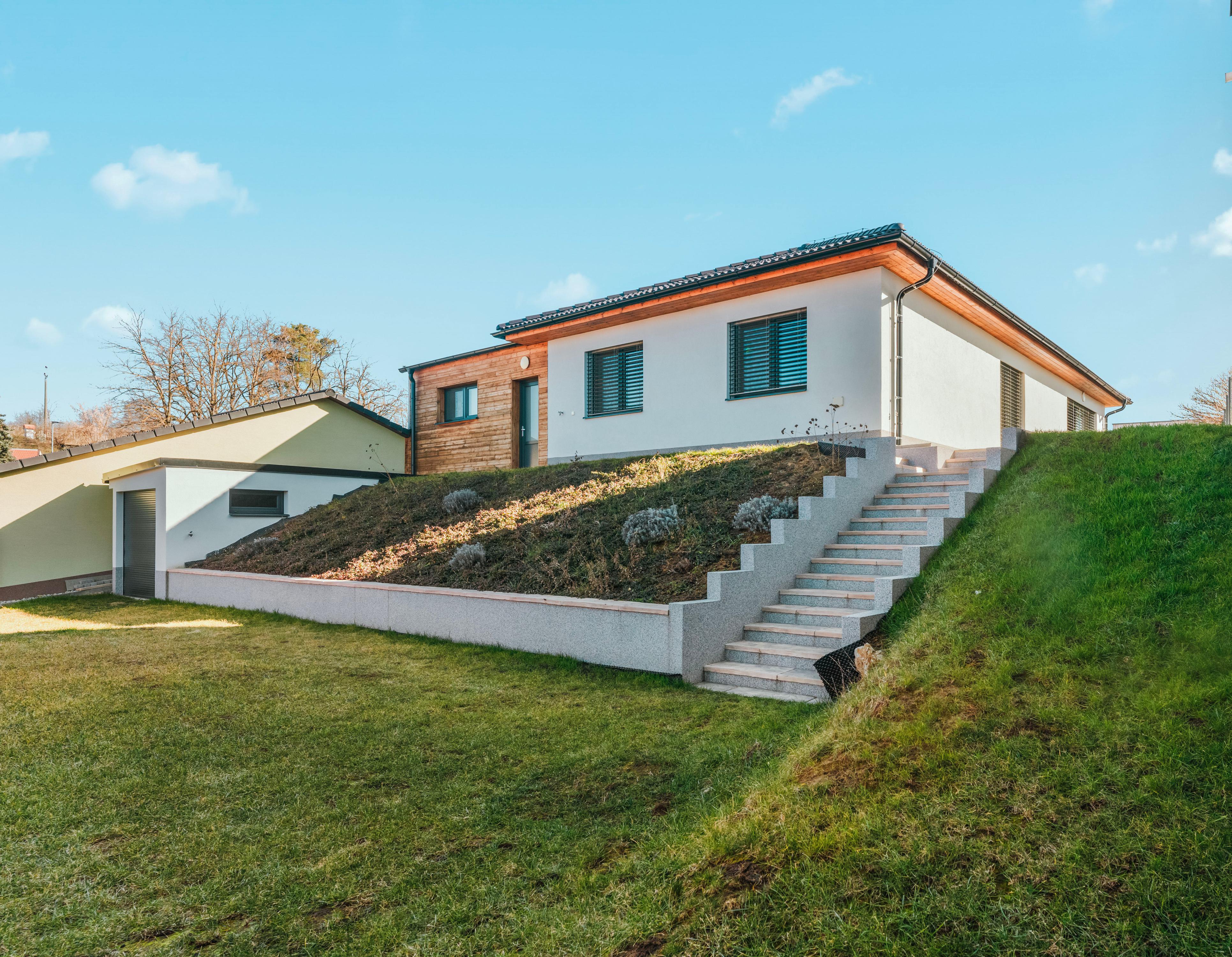 Úsporné bydlení s.r.o. - výrobní hala foto 5