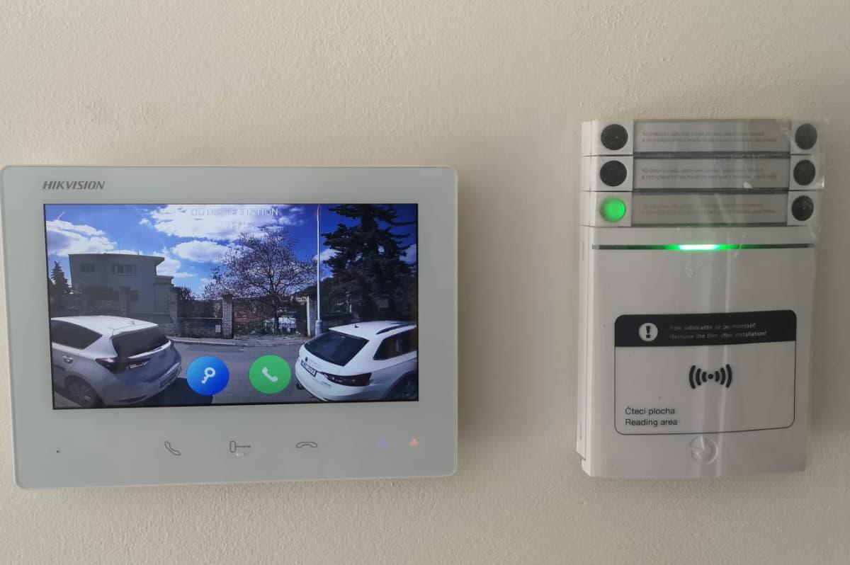 Zabezpečovací systém pro hrozbu požáru či vloupání