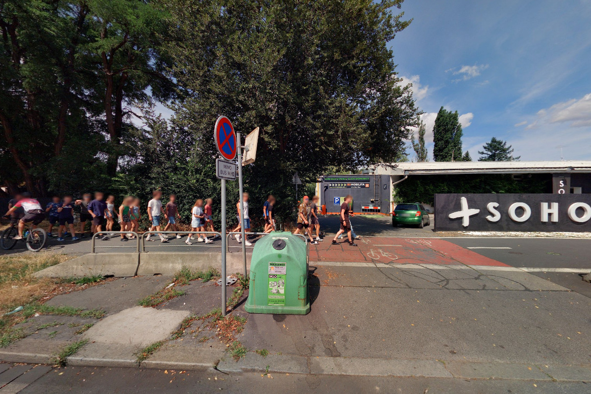 Dobíjecí stanice ČEZ