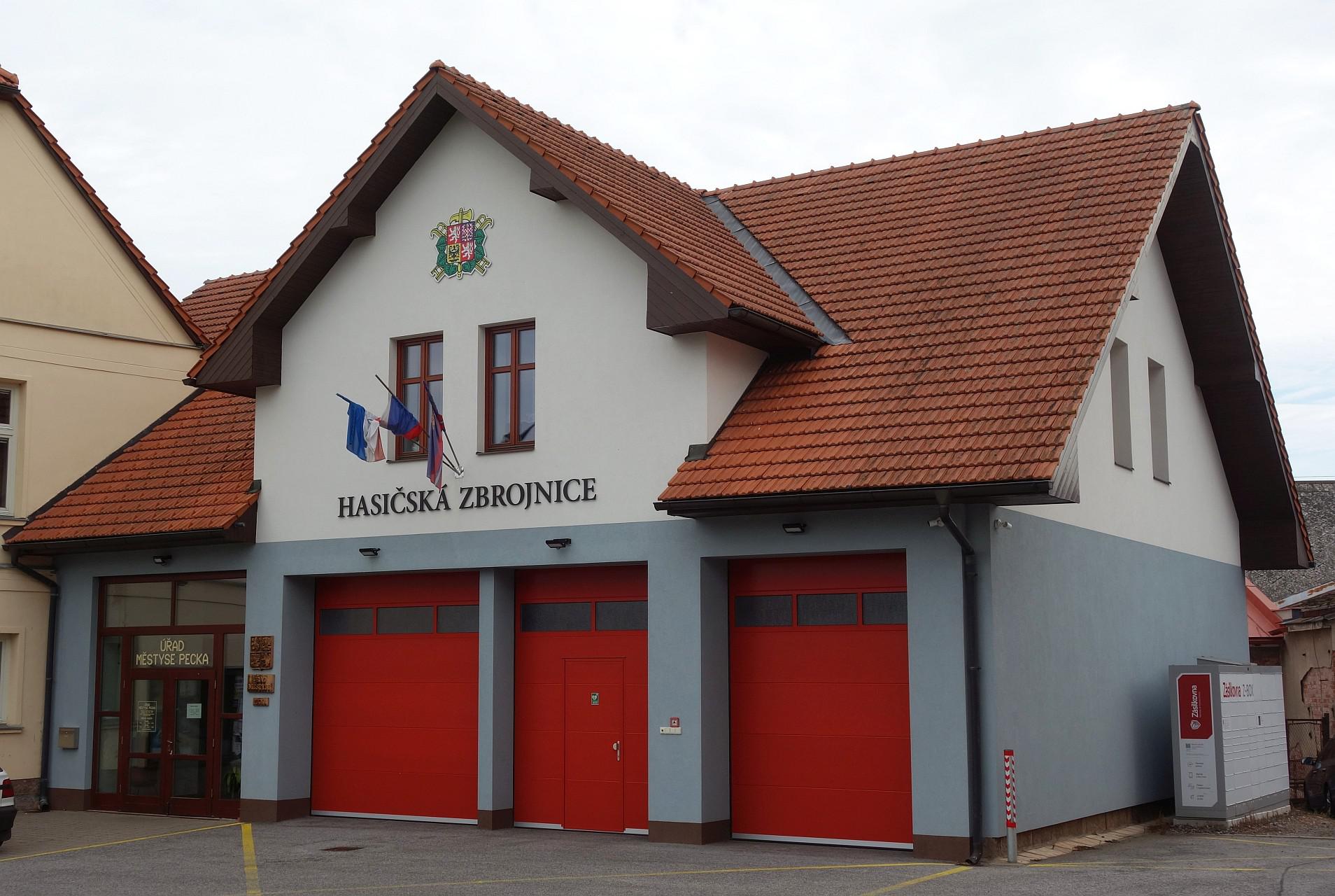 Pecka - úřad městyse foto 5