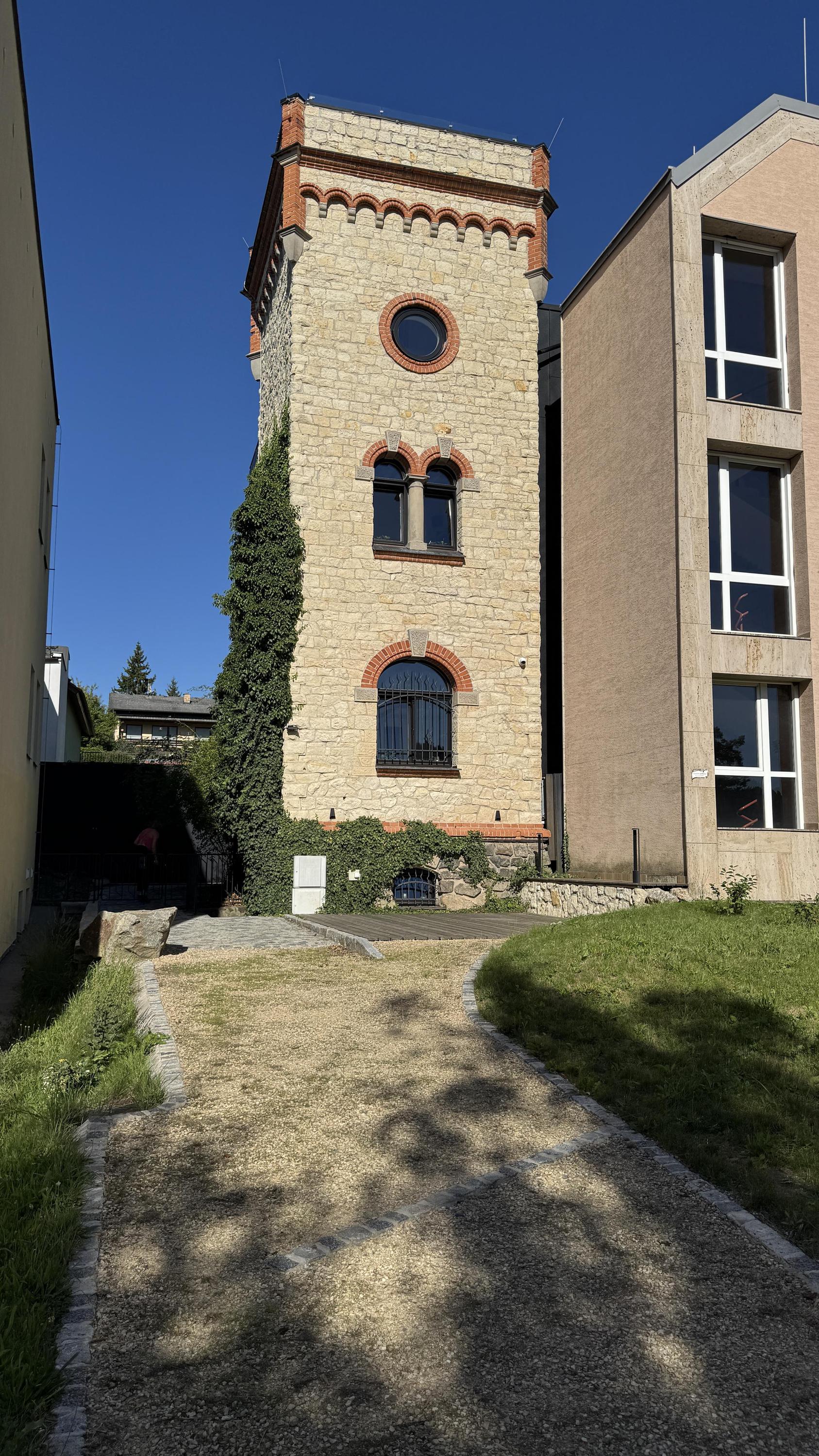 Ubytování ve vodárenské věži - navezi.cz foto 2