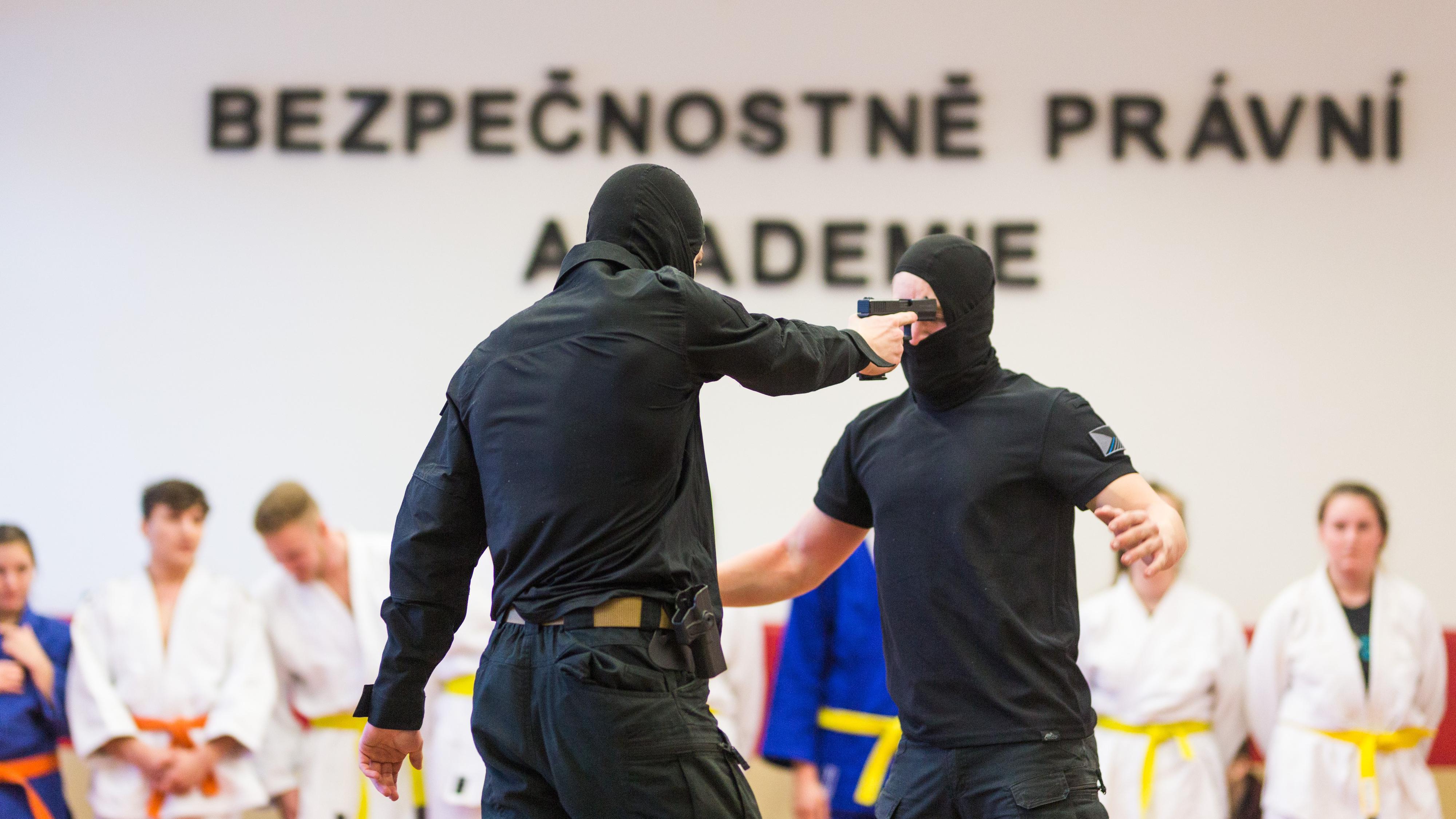 Bezpečnostně právní akademie Ostrava, s. r. o., střední škola foto 5