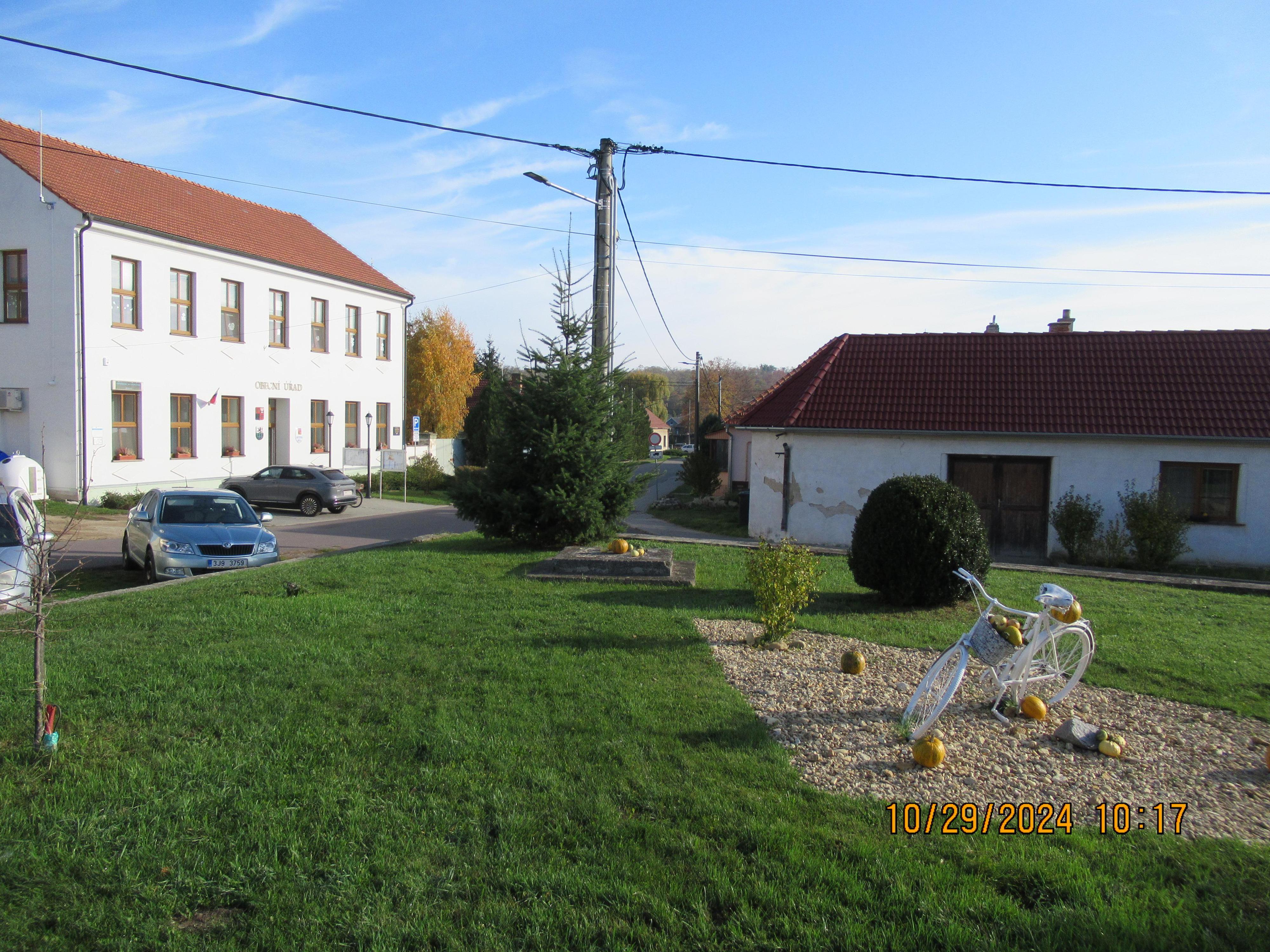 Pravice - obecní úřad foto 3