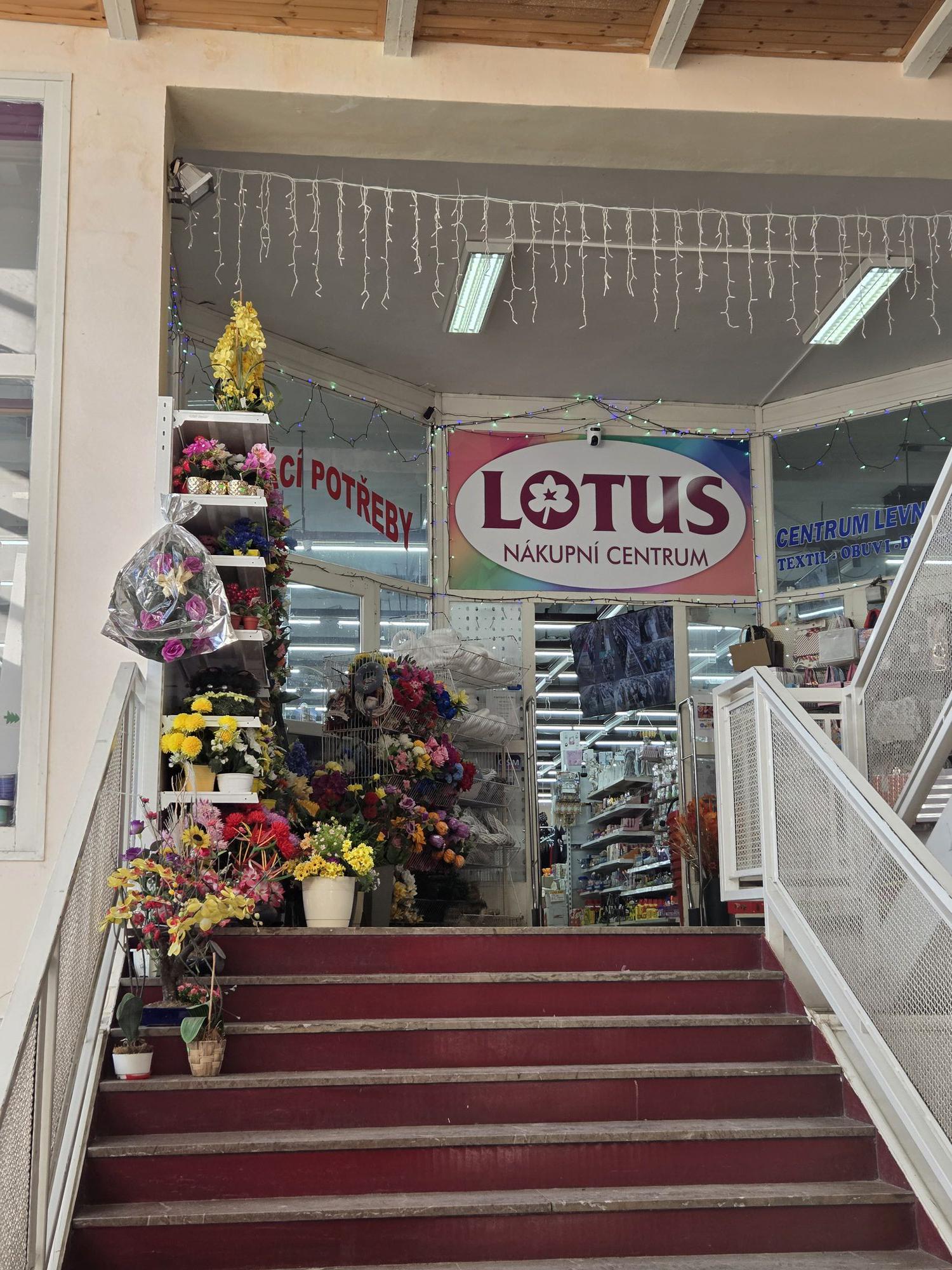 Lotus - nákupní centrum foto 1