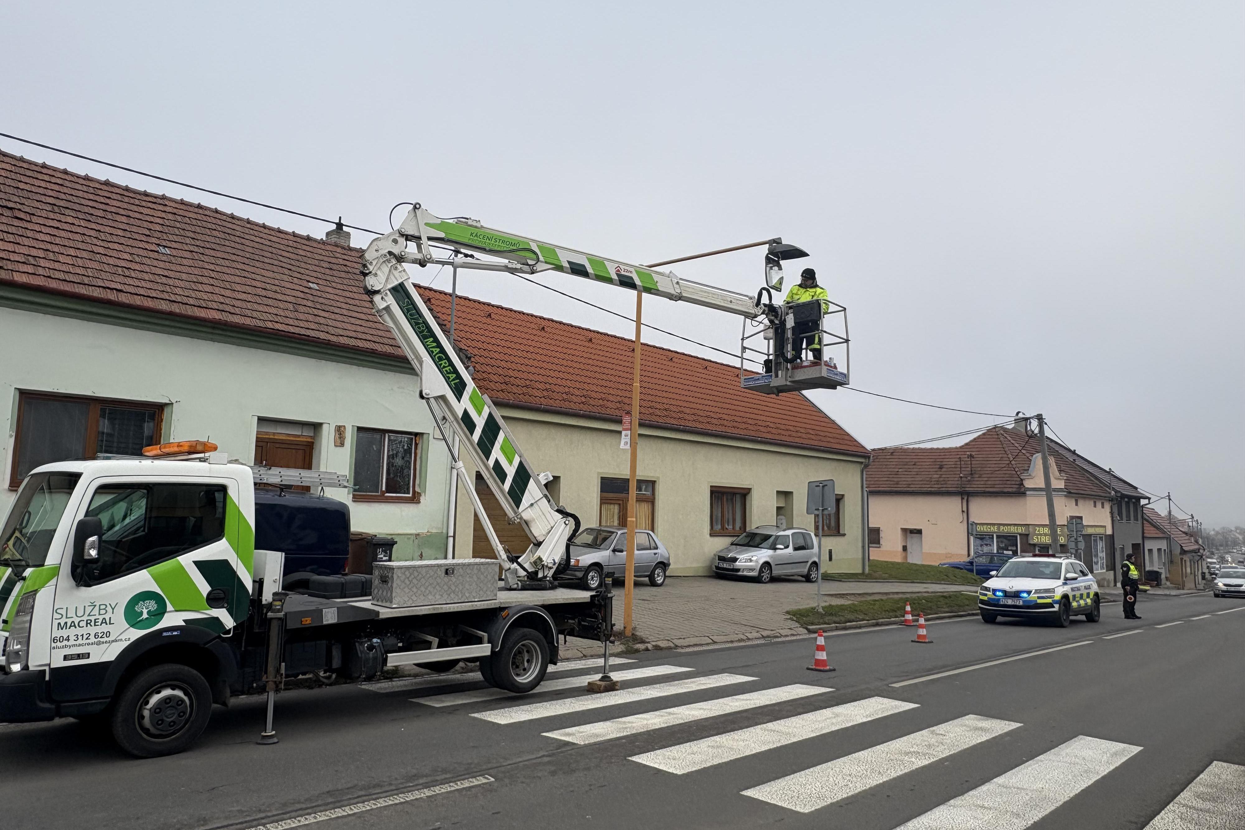 Pronájem plošiny, montážní plošina, autoplošina