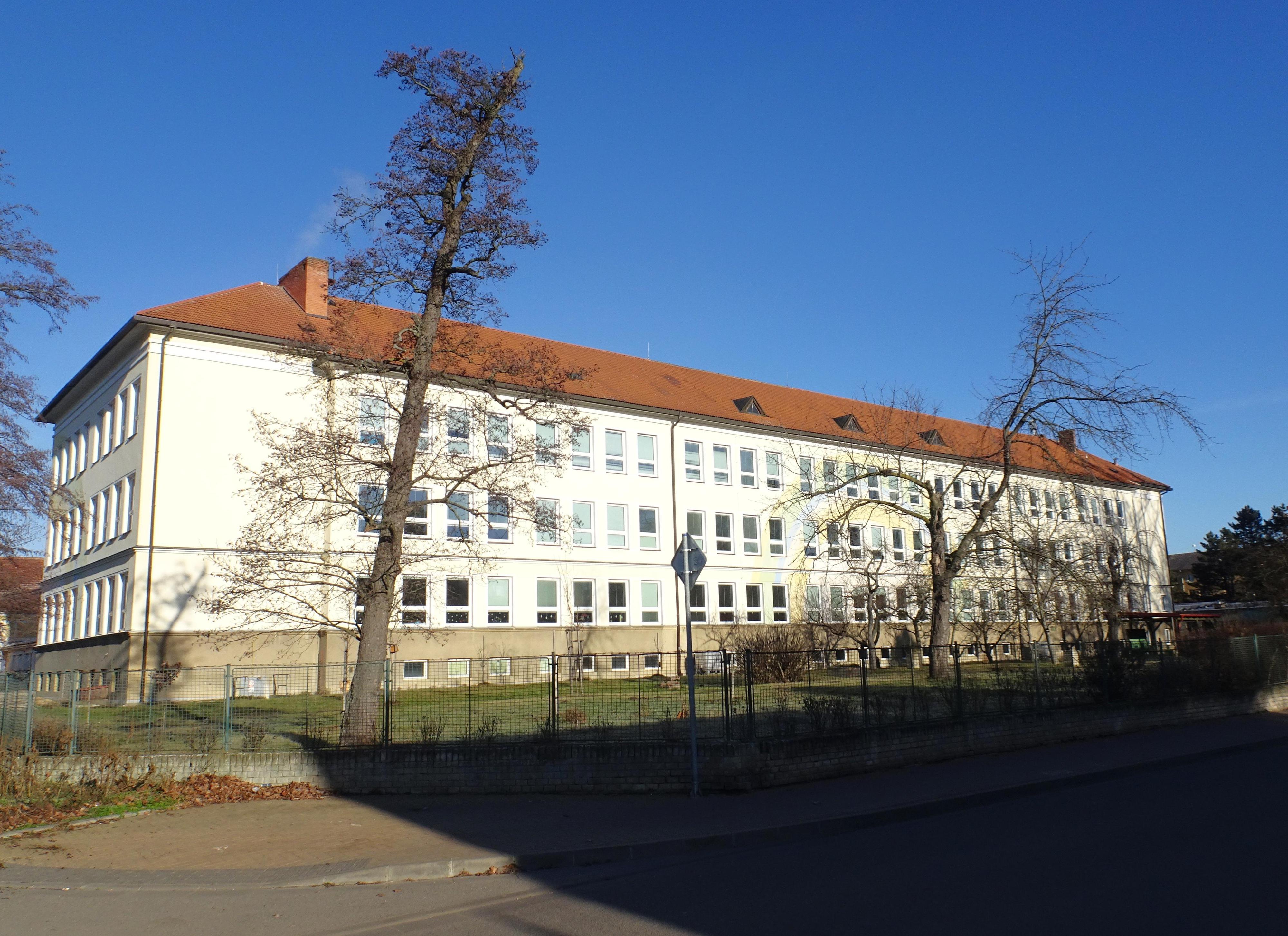 Praktická škola Hodonín, náměstí B. Martinů foto 2