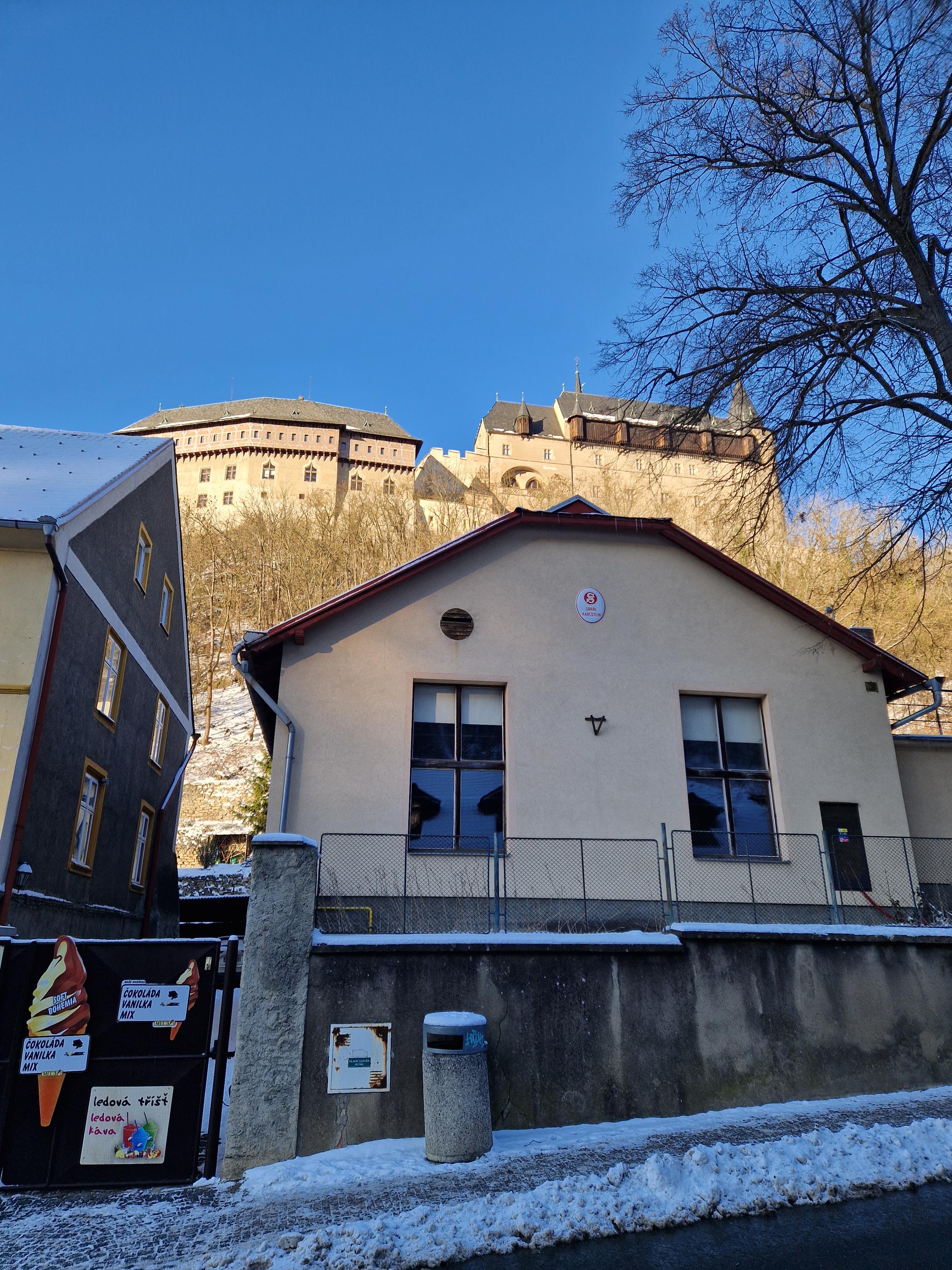Sokolovna Karlštejn foto 2