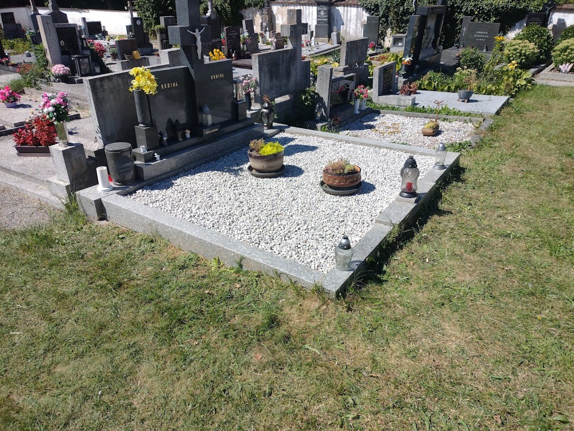 PÉČE O HROBY foto 3