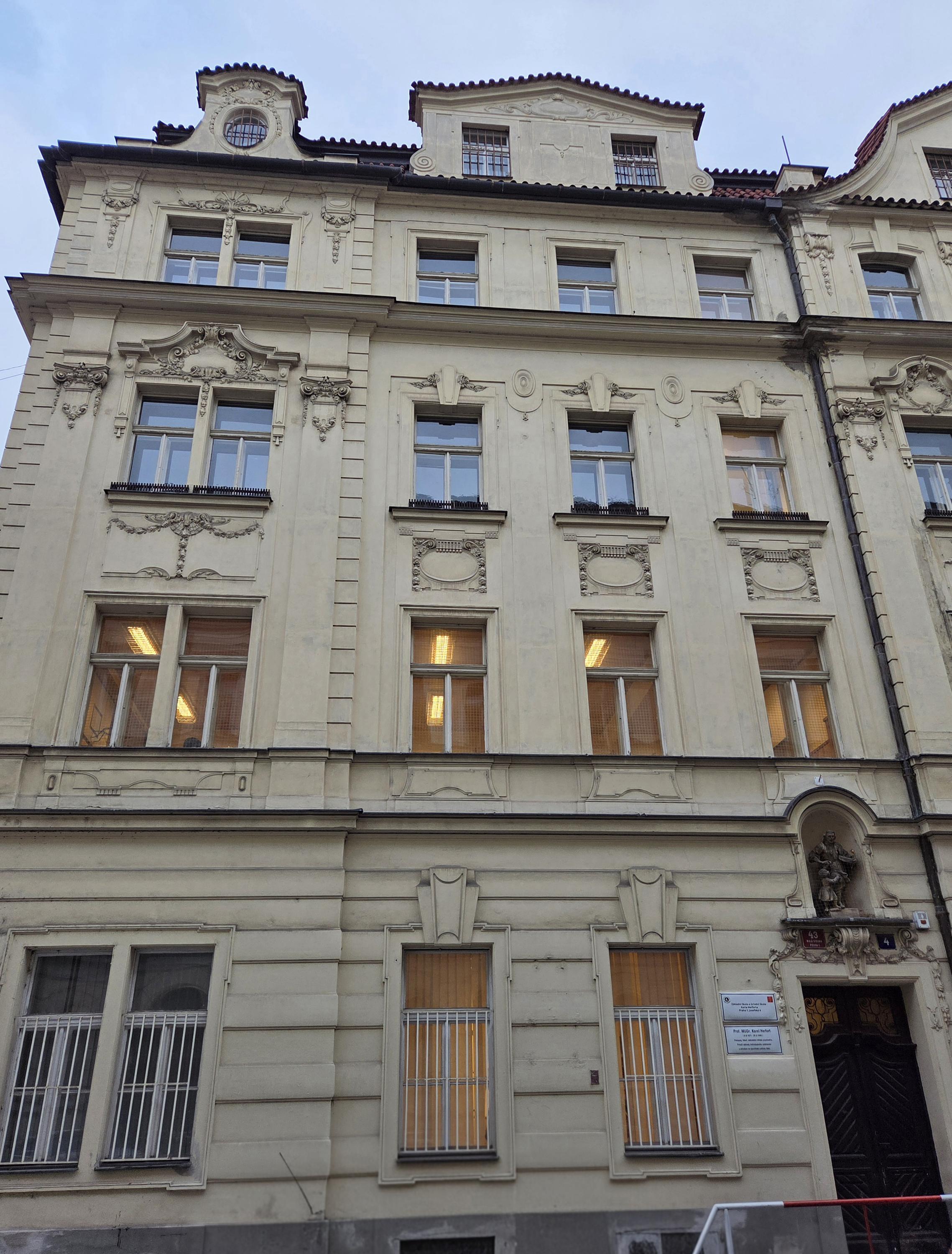 Základní škola a Střední škola Karla Herforta, Praha 1, Josefská 4 foto 6