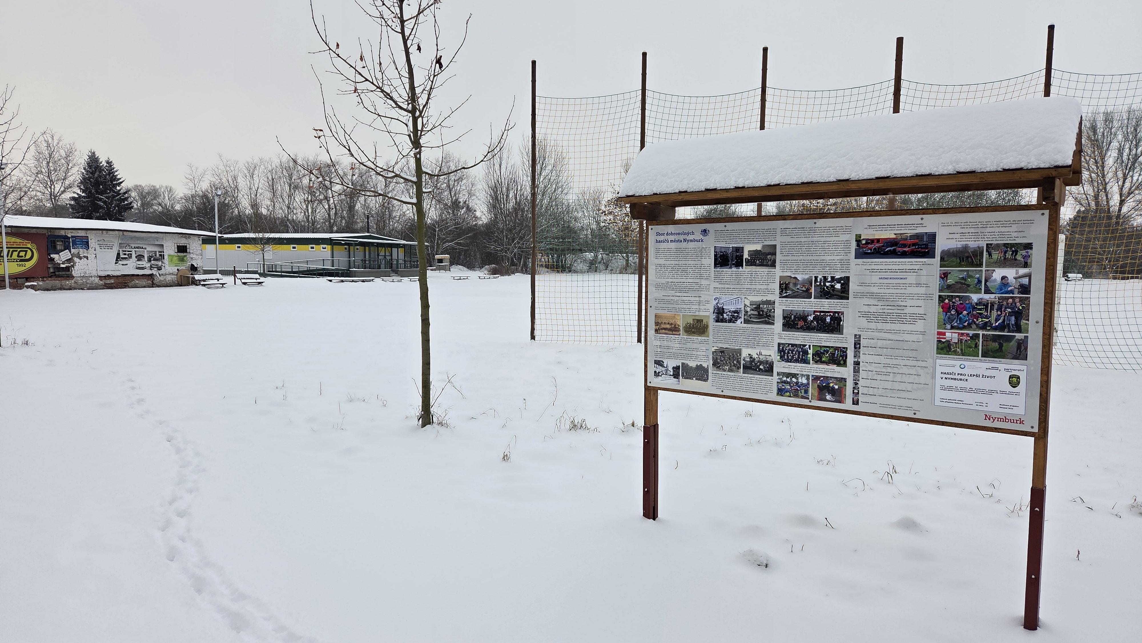 Fotbalové hřiště Drahelice foto 4